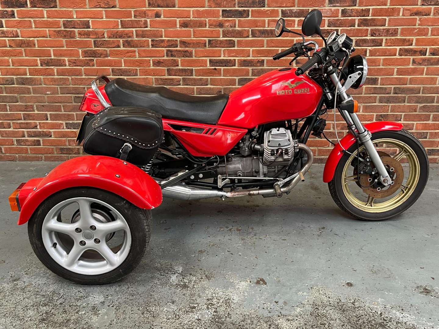 <p>1990 MOTO GUZZI 500CC TRIKE&nbsp;</p>