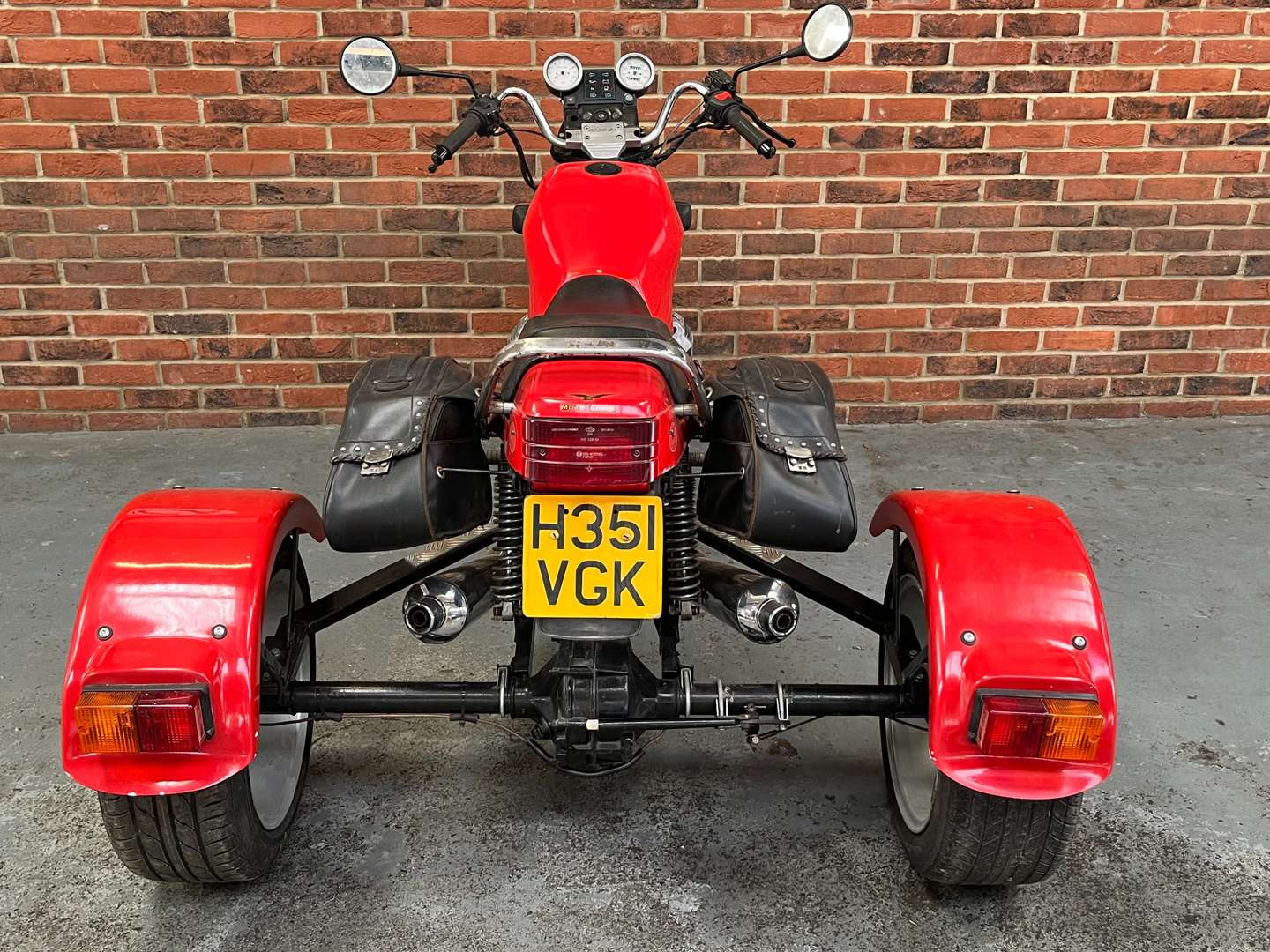 <p>1990 MOTO GUZZI 500CC TRIKE&nbsp;</p>