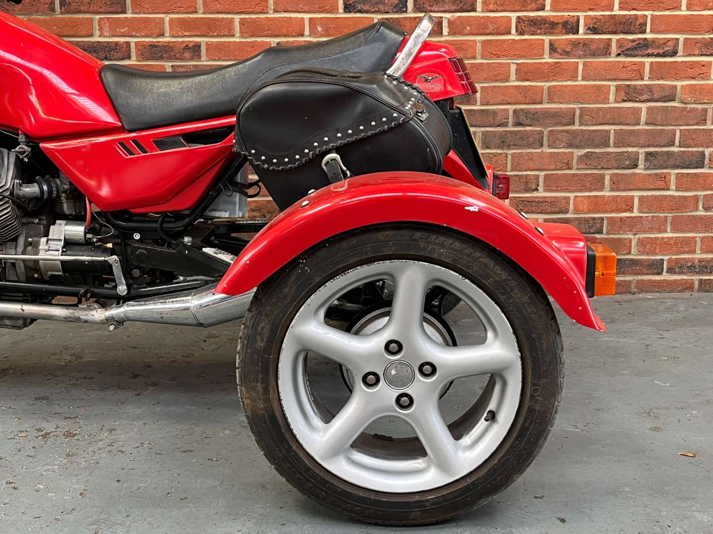 <p>1990 MOTO GUZZI 500CC TRIKE&nbsp;</p>