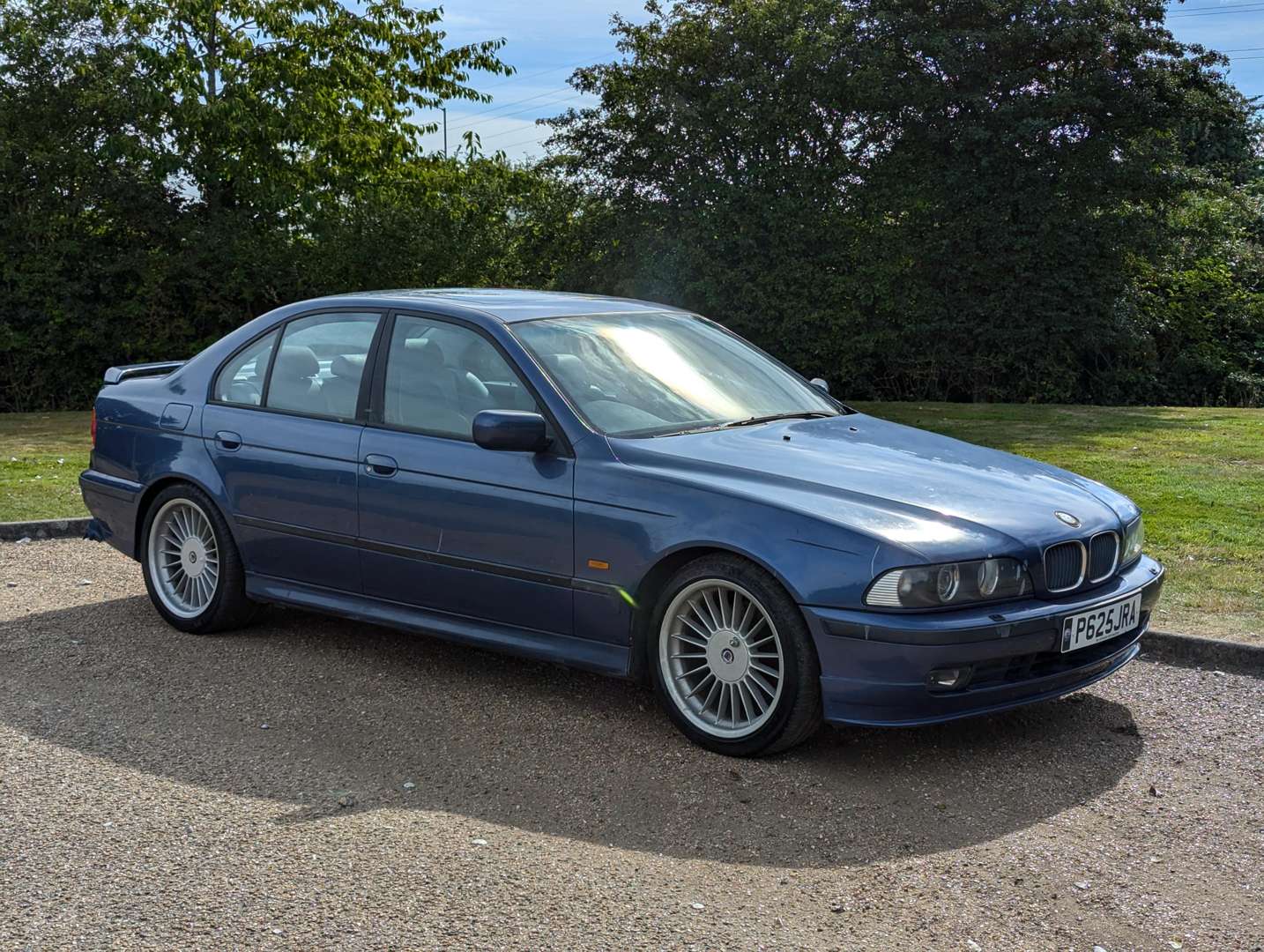 <p>1997 BMW ALPINA B10 4.6 V8 AUTO&nbsp;</p>