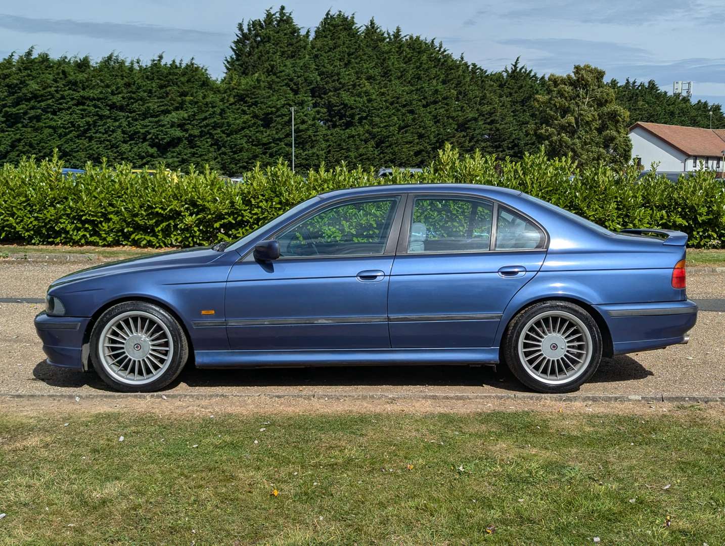 <p>1997 BMW ALPINA B10 4.6 V8 AUTO&nbsp;</p>