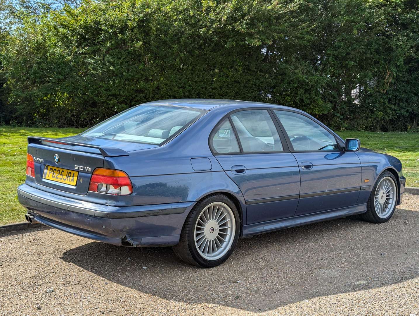 <p>1997 BMW ALPINA B10 4.6 V8 AUTO&nbsp;</p>