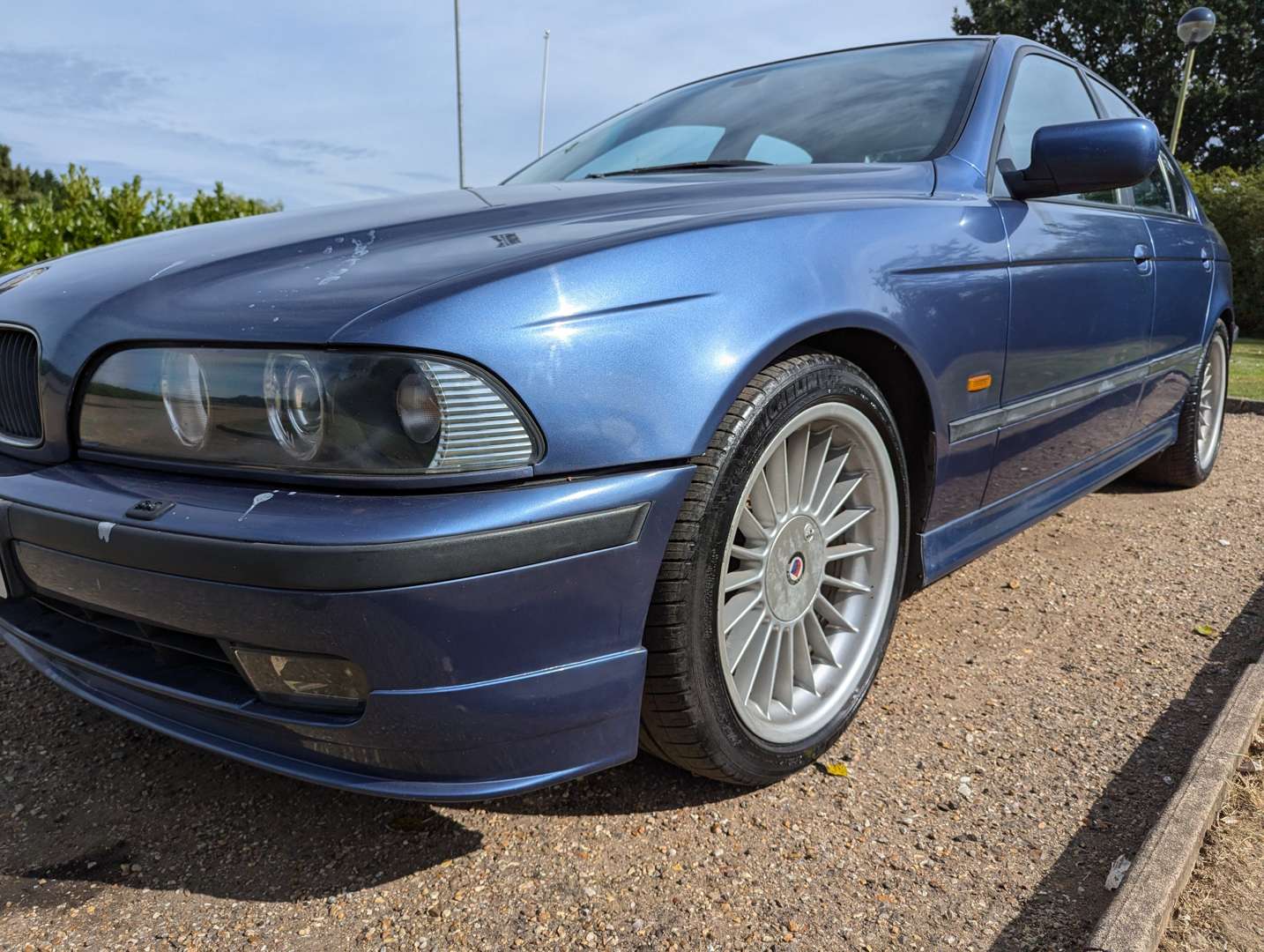 <p>1997 BMW ALPINA B10 4.6 V8 AUTO&nbsp;</p>