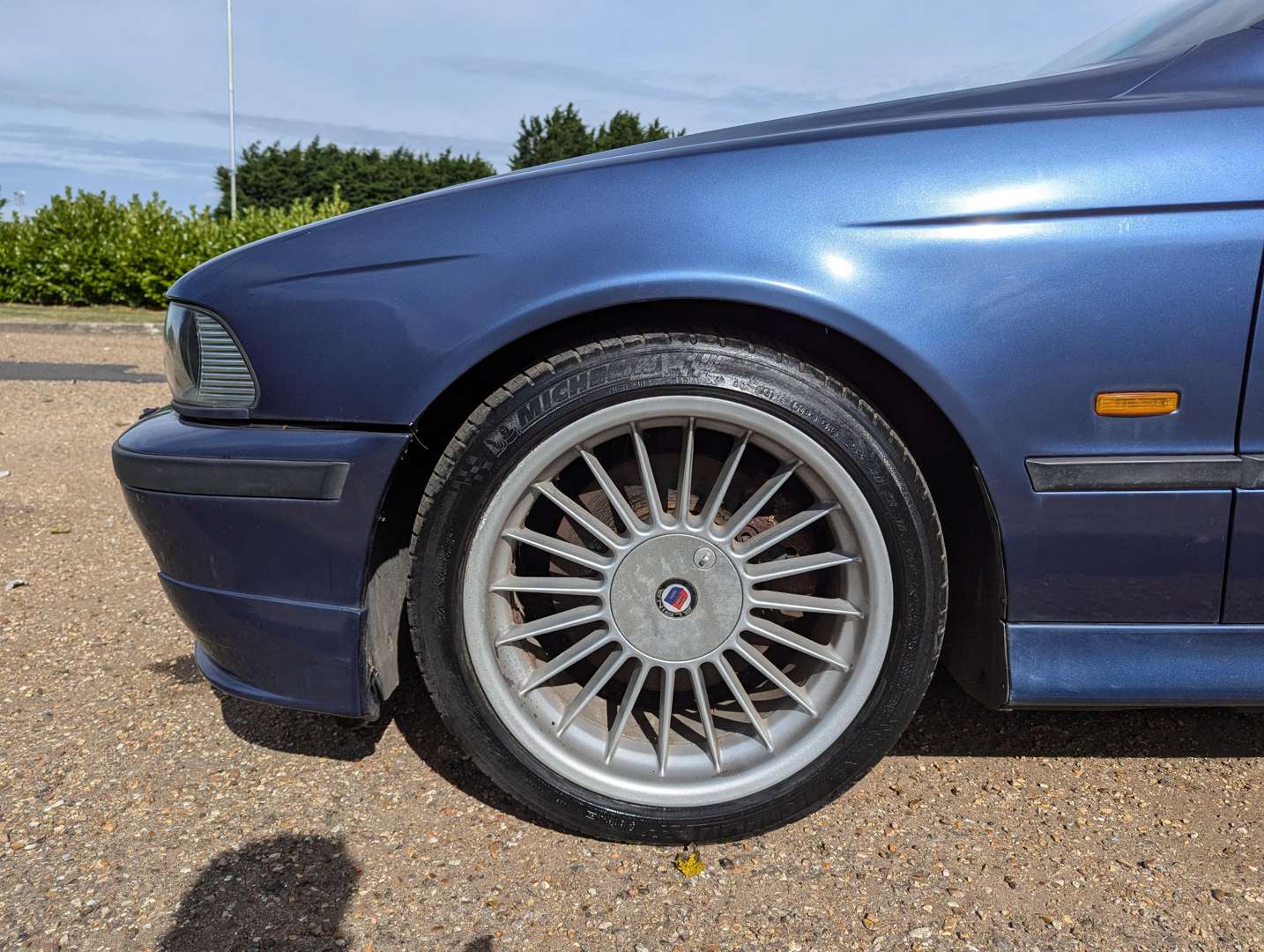 <p>1997 BMW ALPINA B10 4.6 V8 AUTO&nbsp;</p>