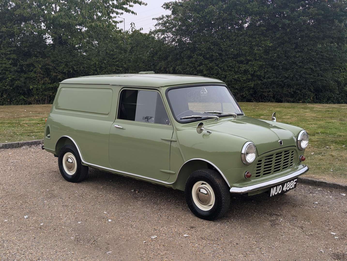 <p>1967 AUSTIN MINI VAN&nbsp;</p>