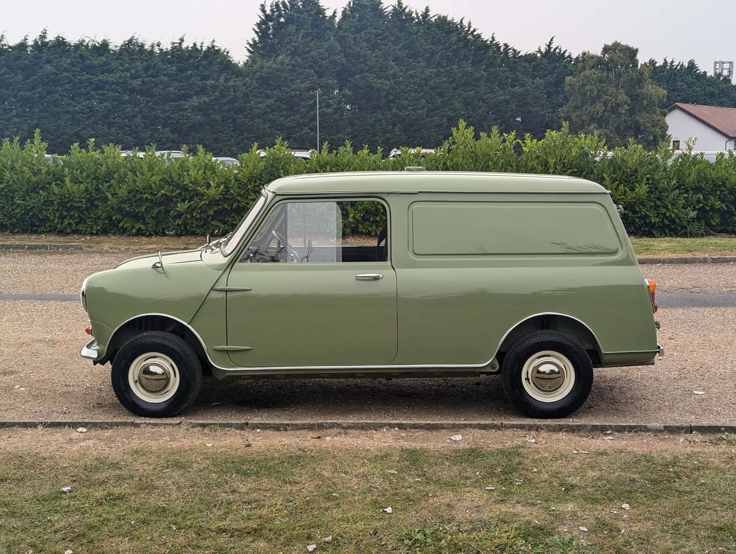 <p>1967 AUSTIN MINI VAN&nbsp;</p>