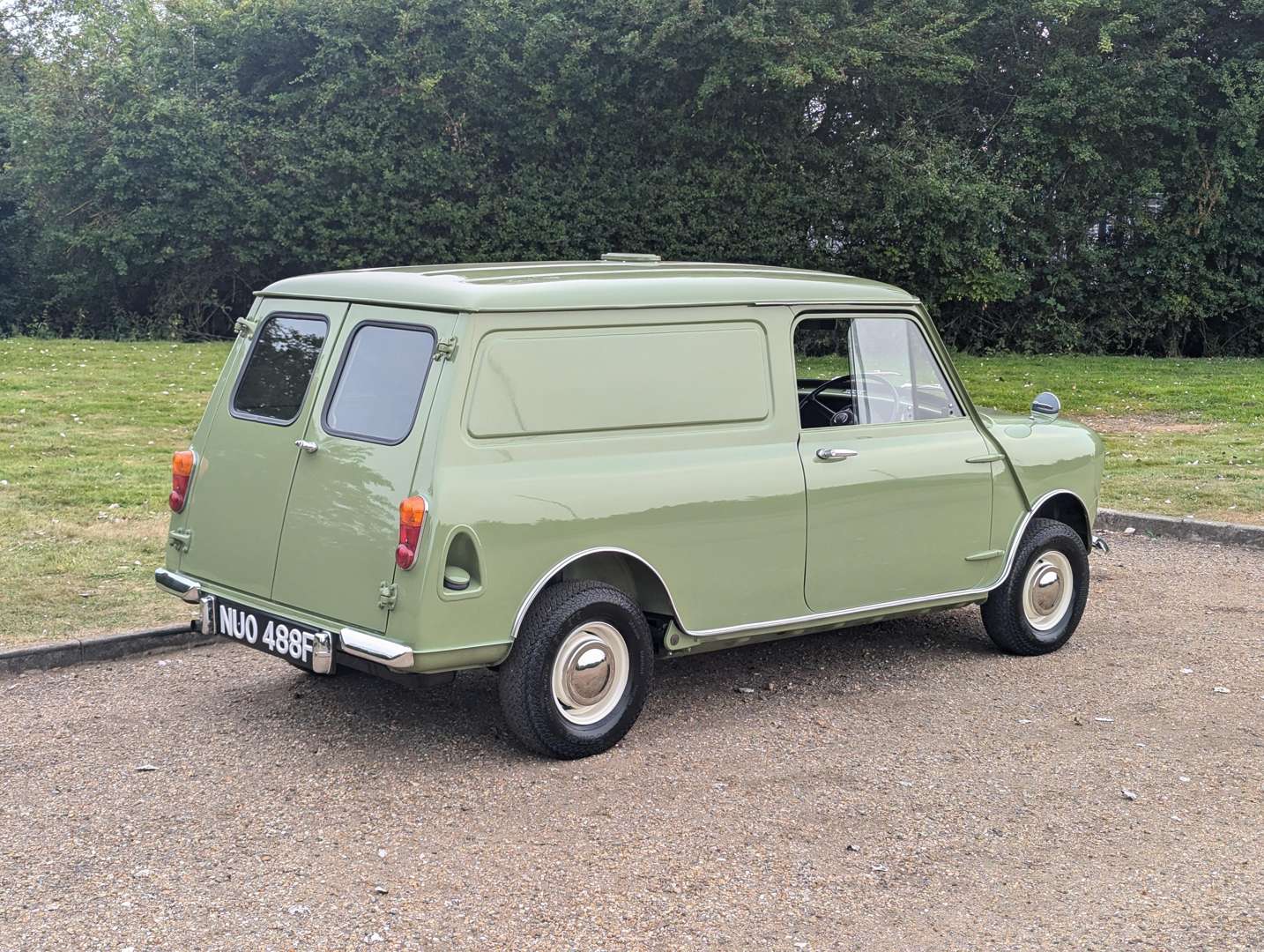 <p>1967 AUSTIN MINI VAN&nbsp;</p>