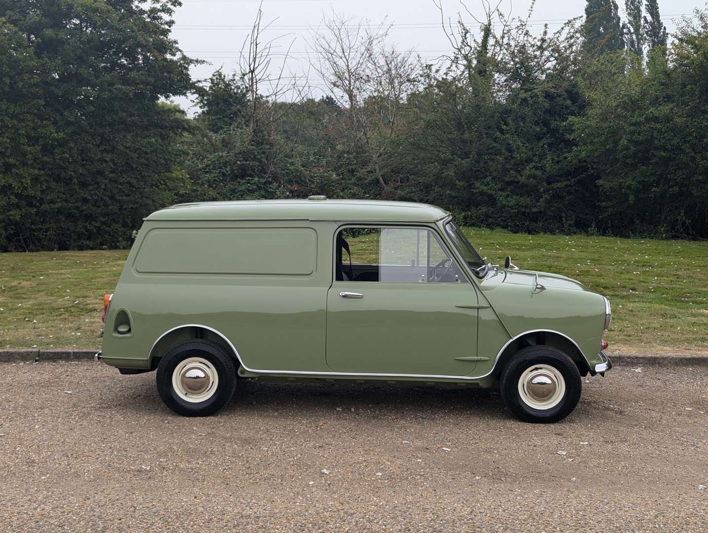 <p>1967 AUSTIN MINI VAN&nbsp;</p>