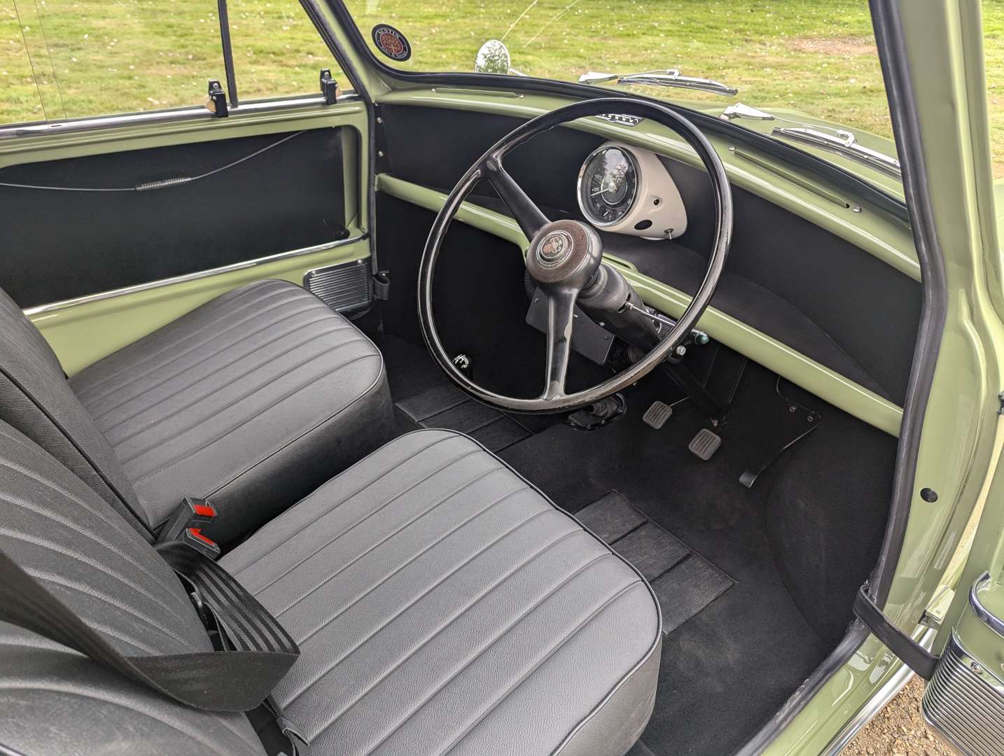 <p>1967 AUSTIN MINI VAN&nbsp;</p>