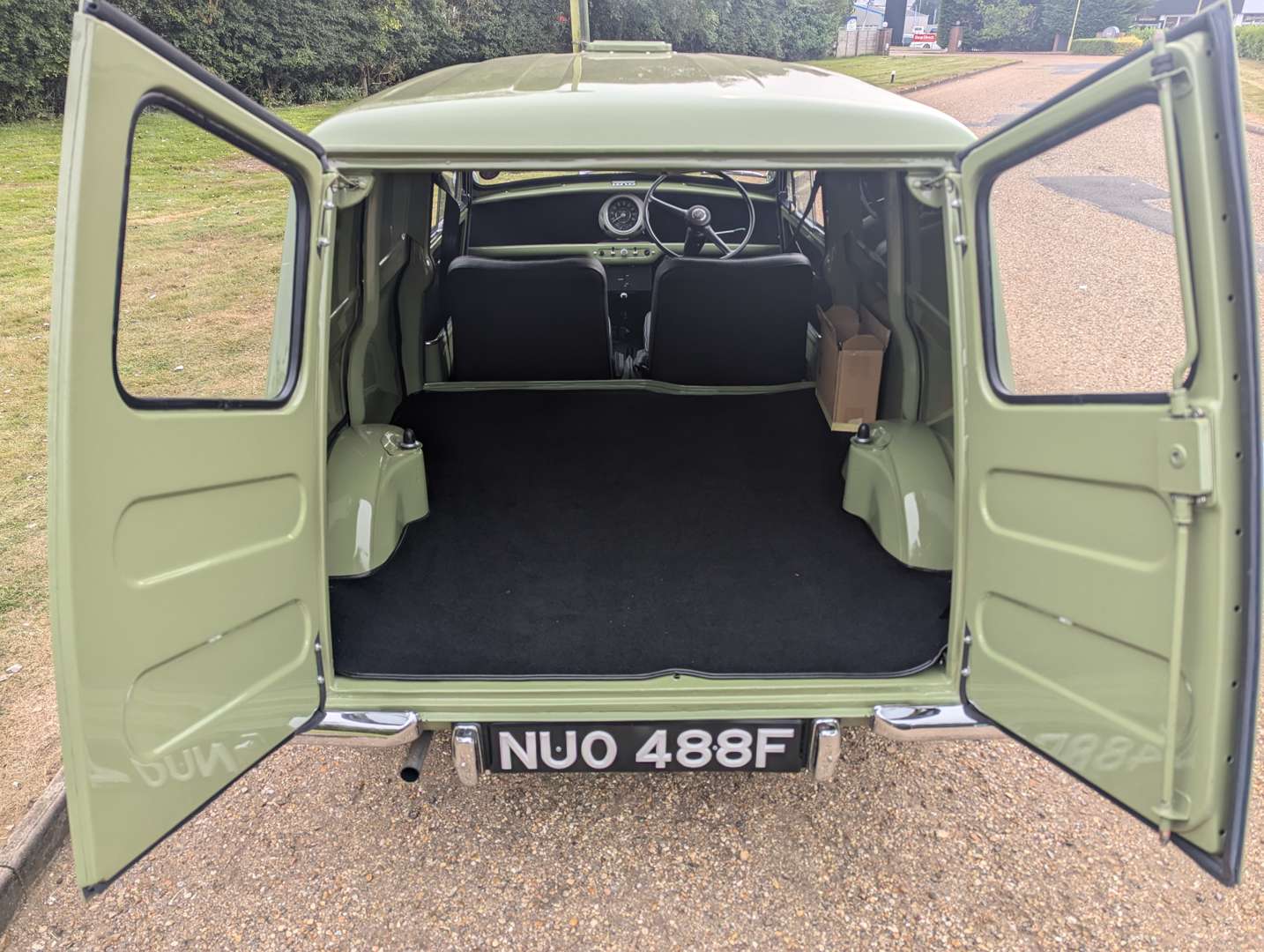 <p>1967 AUSTIN MINI VAN&nbsp;</p>