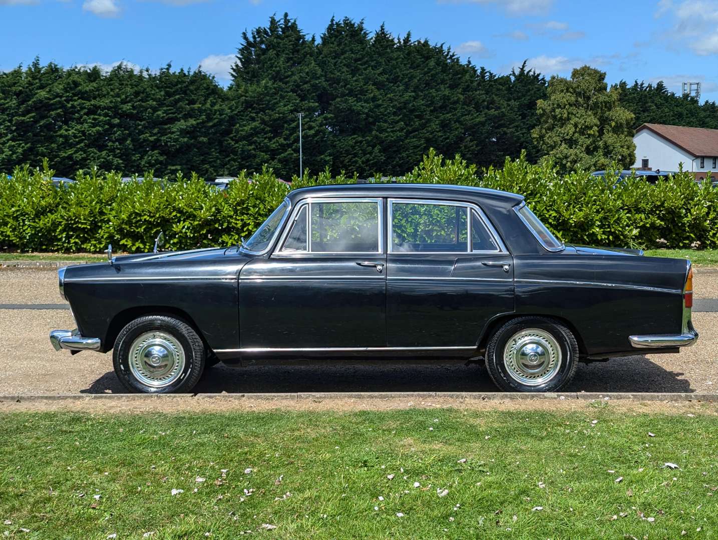 <p>1969 MORRIS OXFORD SALOON&nbsp;</p>