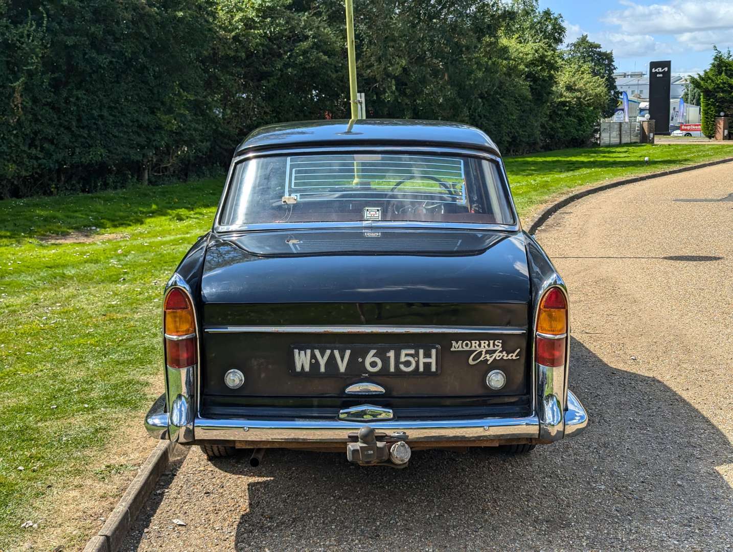 <p>1969 MORRIS OXFORD SALOON&nbsp;</p>