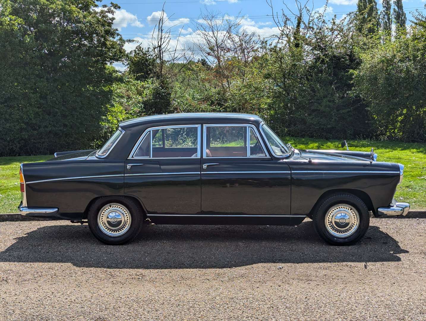 <p>1969 MORRIS OXFORD SALOON&nbsp;</p>