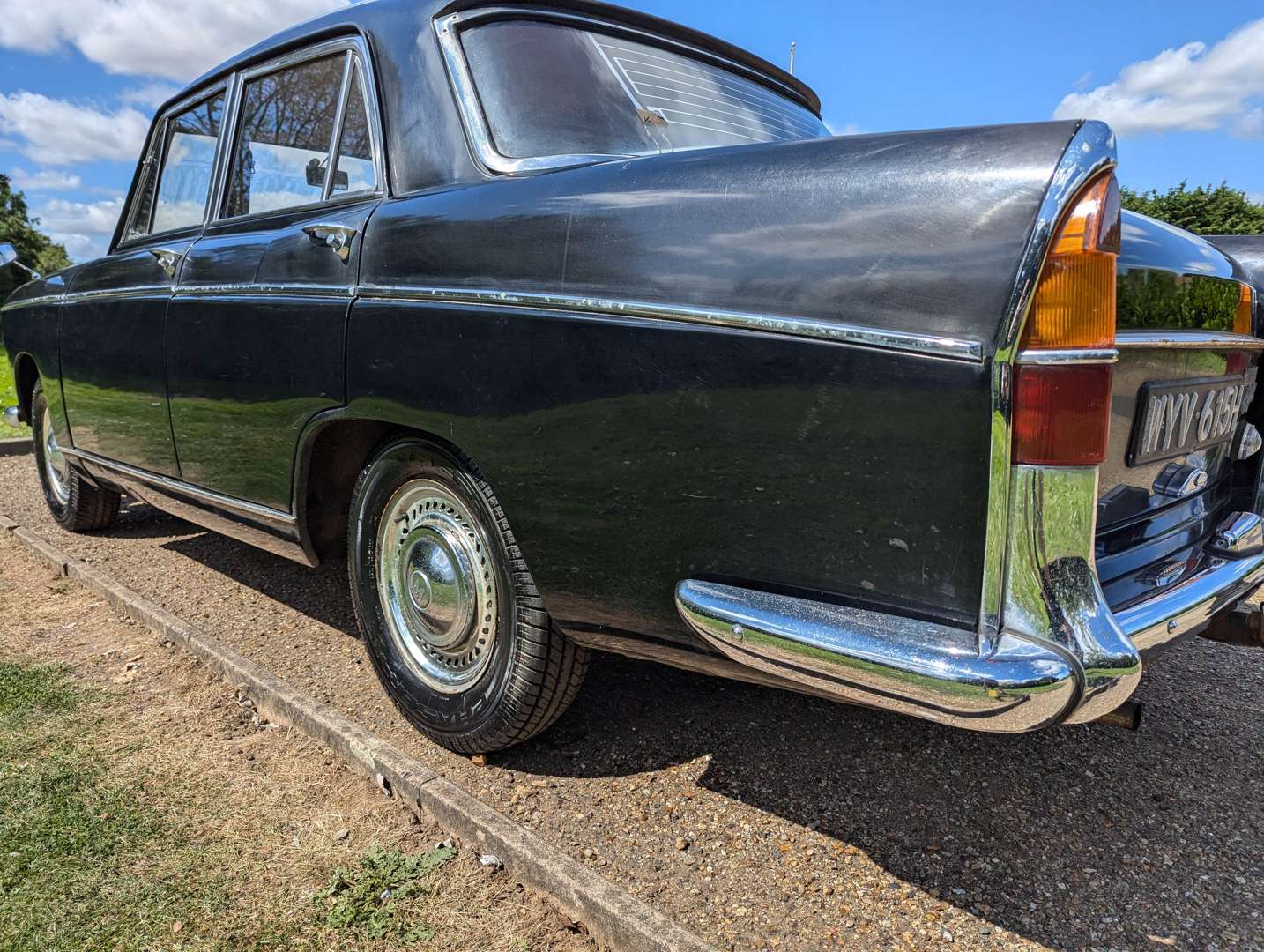 <p>1969 MORRIS OXFORD SALOON&nbsp;</p>