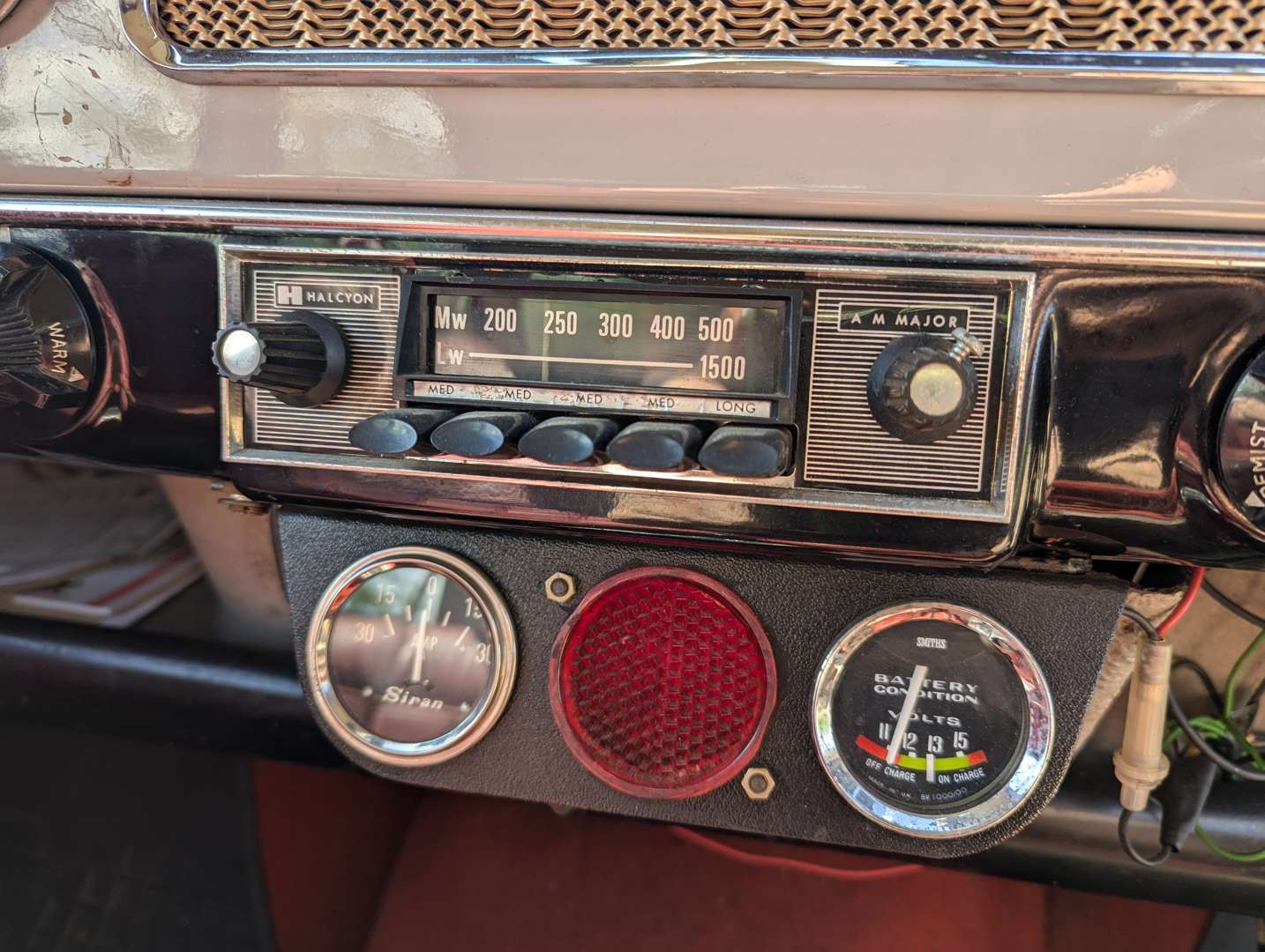 <p>1969 MORRIS OXFORD SALOON&nbsp;</p>