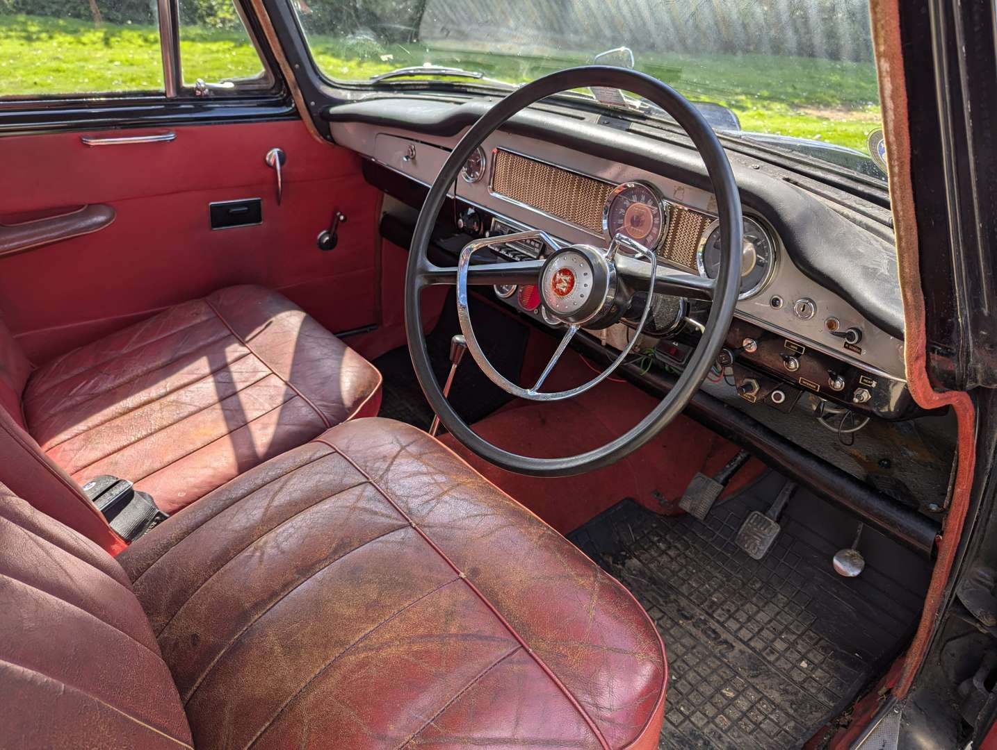 <p>1969 MORRIS OXFORD SALOON&nbsp;</p>