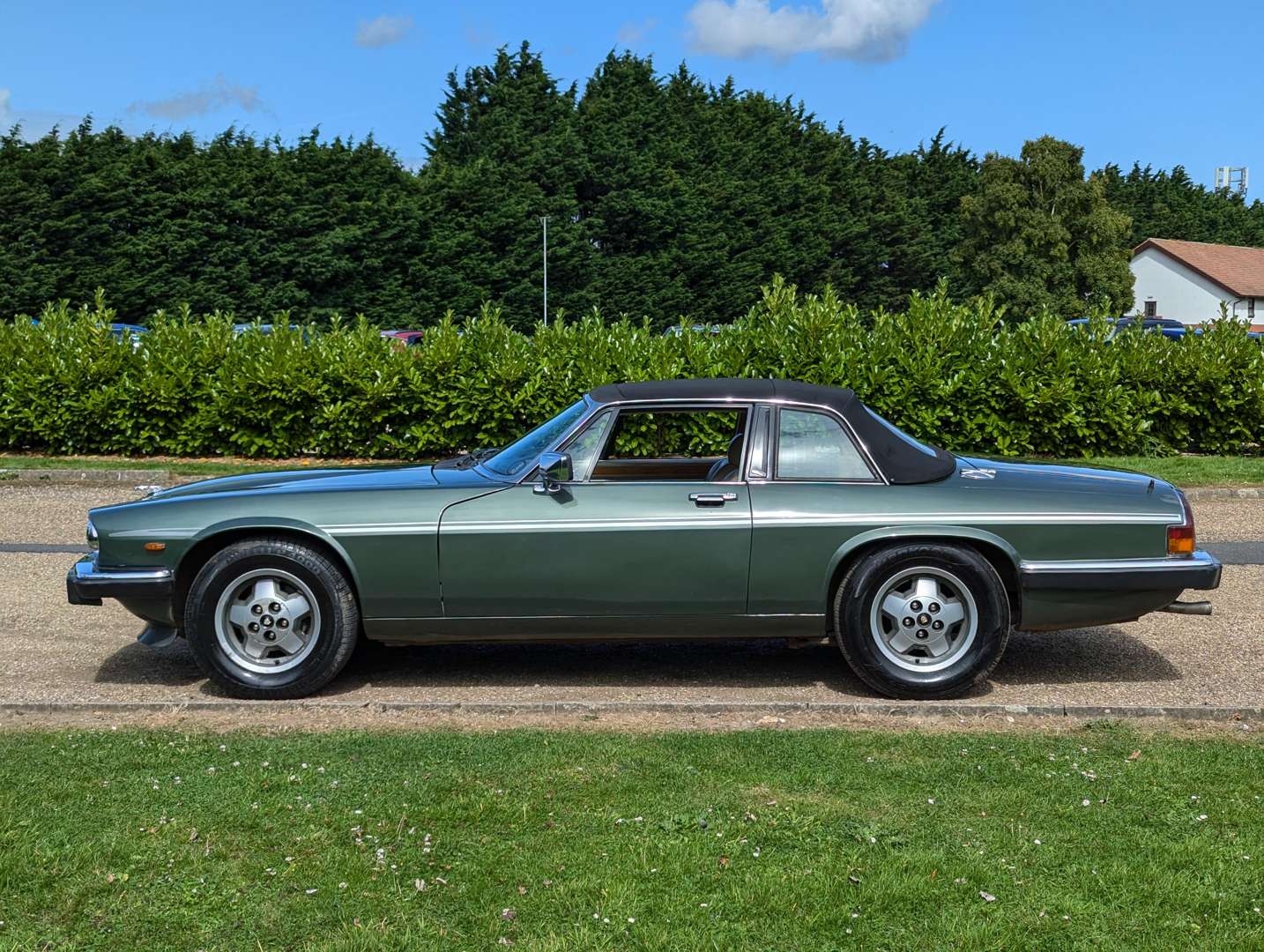 <p>1984 JAGUAR XJ-SC 3.6 MANUAL&nbsp;</p>