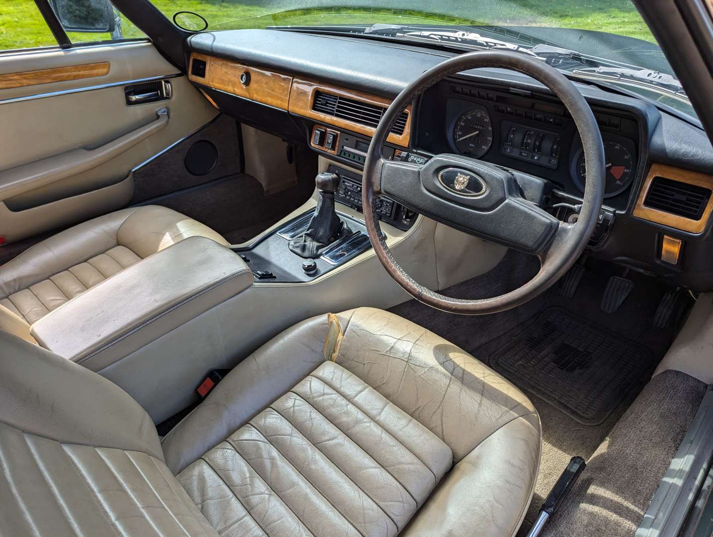 <p>1984 JAGUAR XJ-SC 3.6 MANUAL&nbsp;</p>