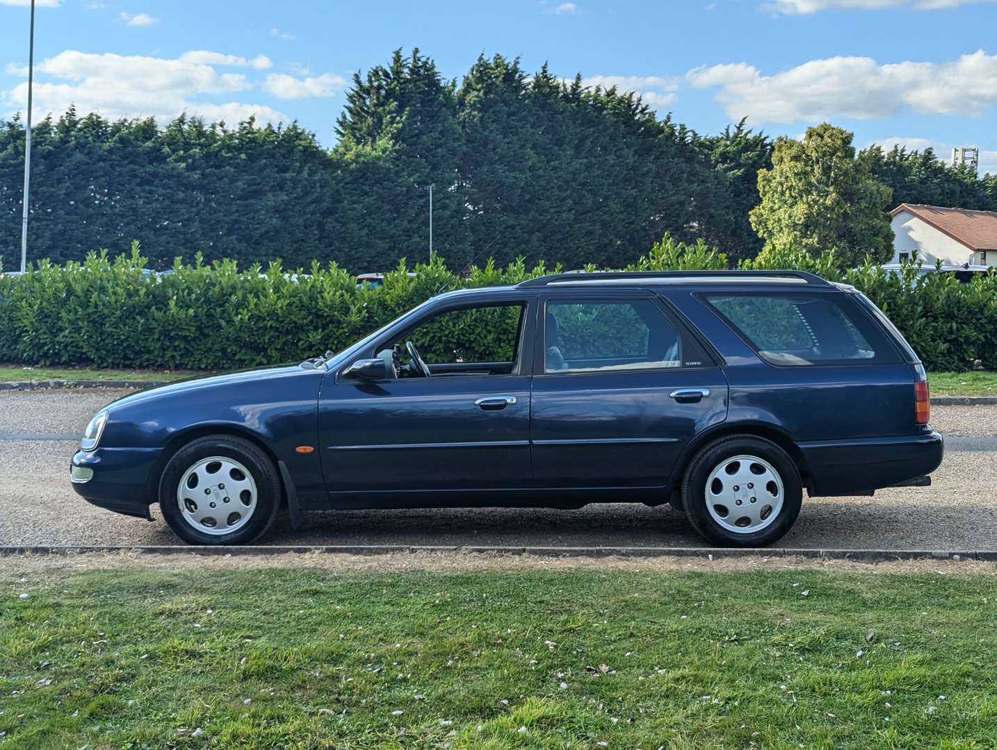 <p>1995 FORD SCORPIO ULTIMA 16V ESTATE&nbsp;</p>