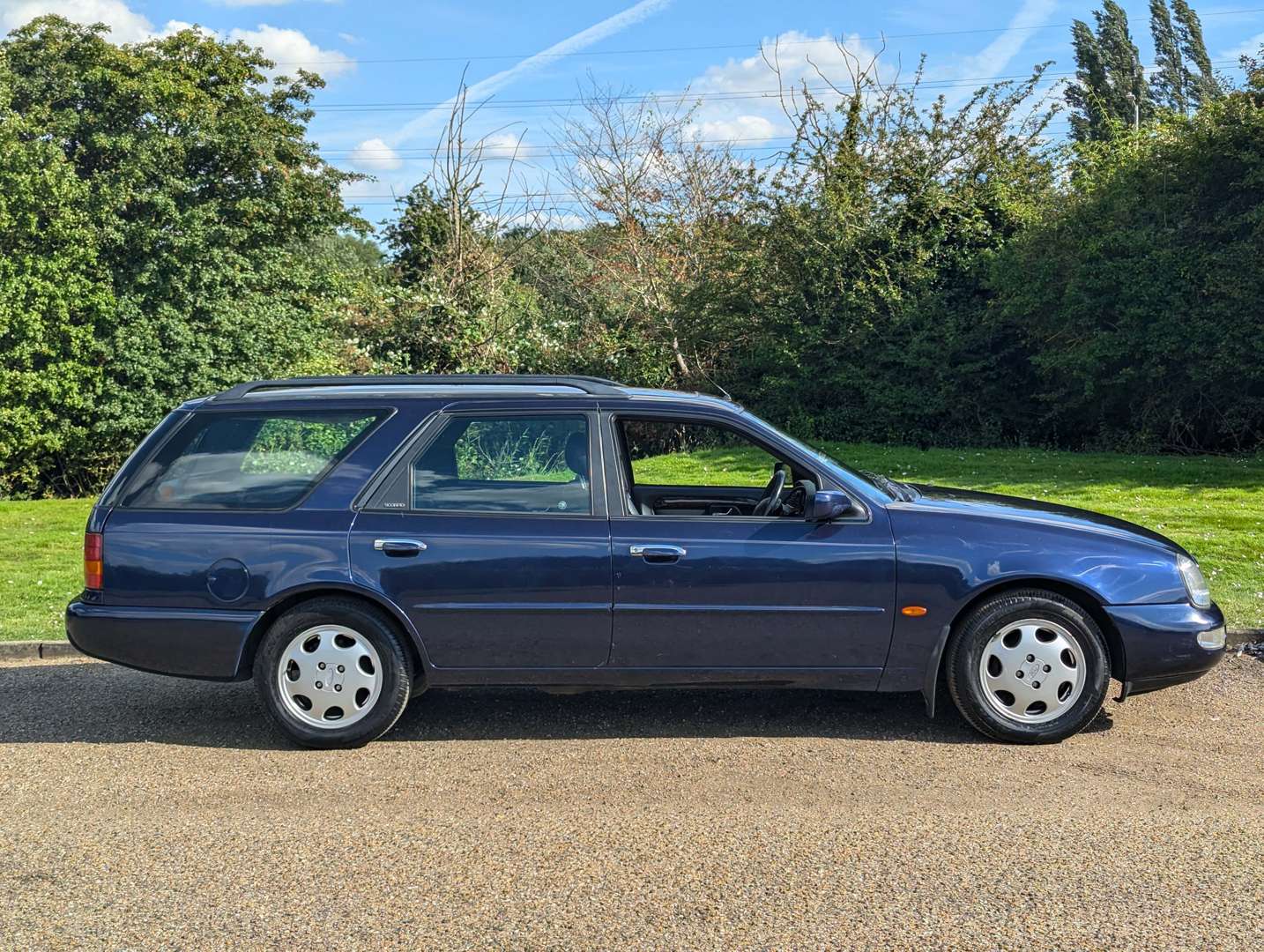 <p>1995 FORD SCORPIO ULTIMA 16V ESTATE&nbsp;</p>