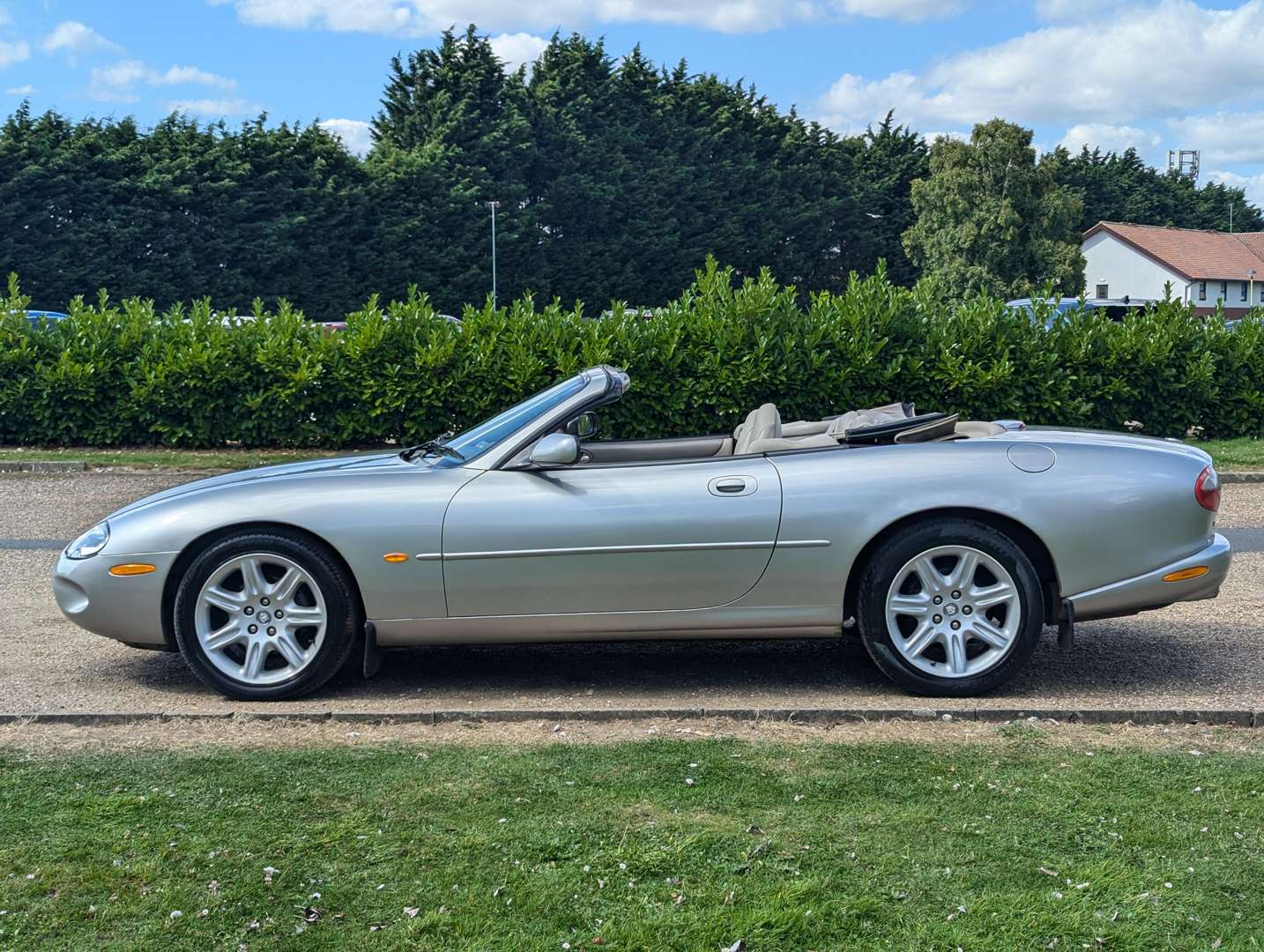 <p>1998 JAGUAR XK8 4.0 CONVERTIBLE AUTO</p>