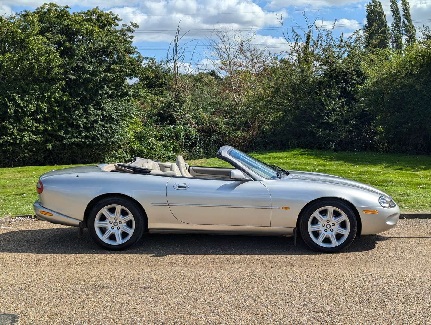 <p>1998 JAGUAR XK8 4.0 CONVERTIBLE AUTO</p>