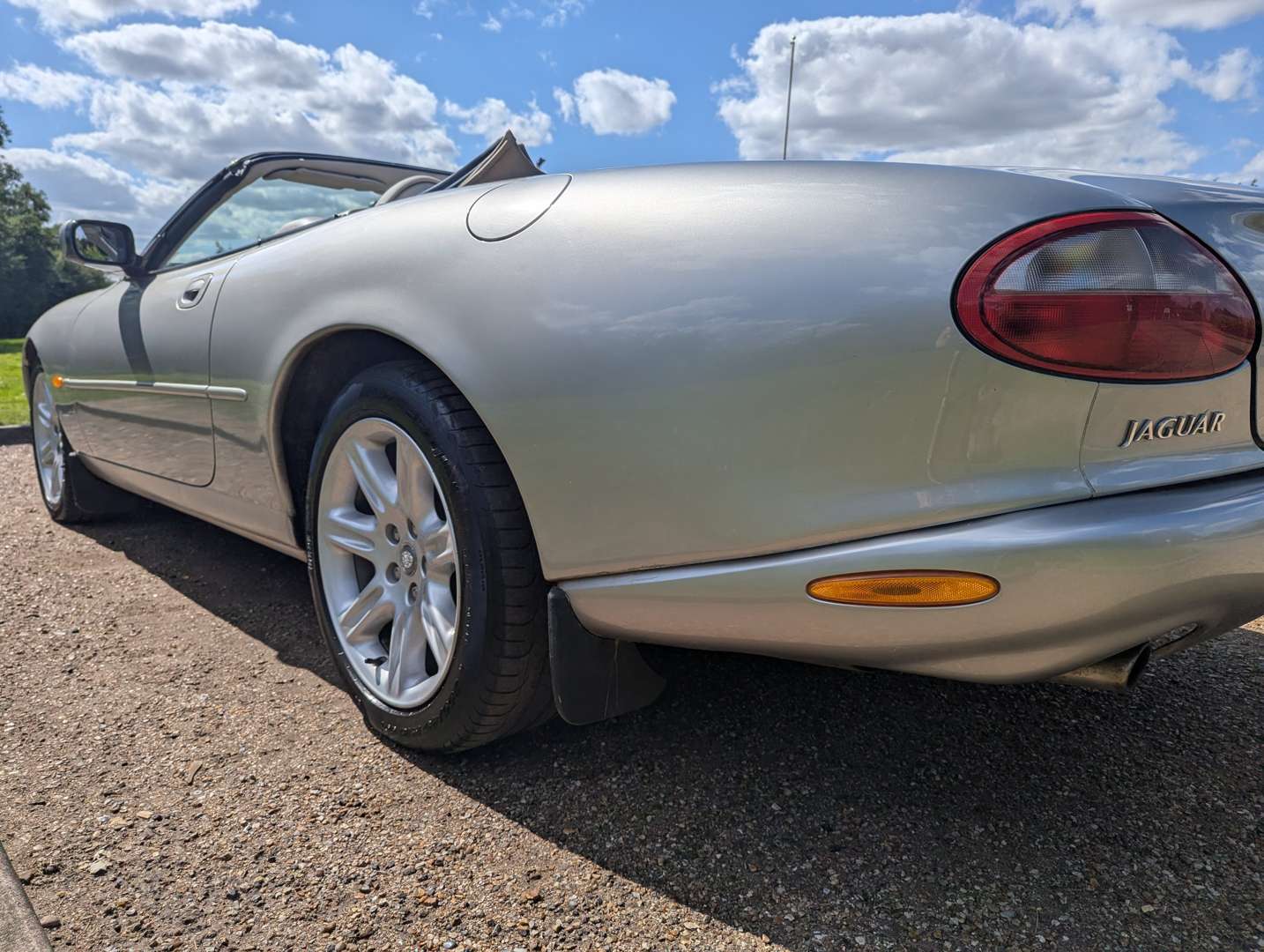 <p>1998 JAGUAR XK8 4.0 CONVERTIBLE AUTO</p>