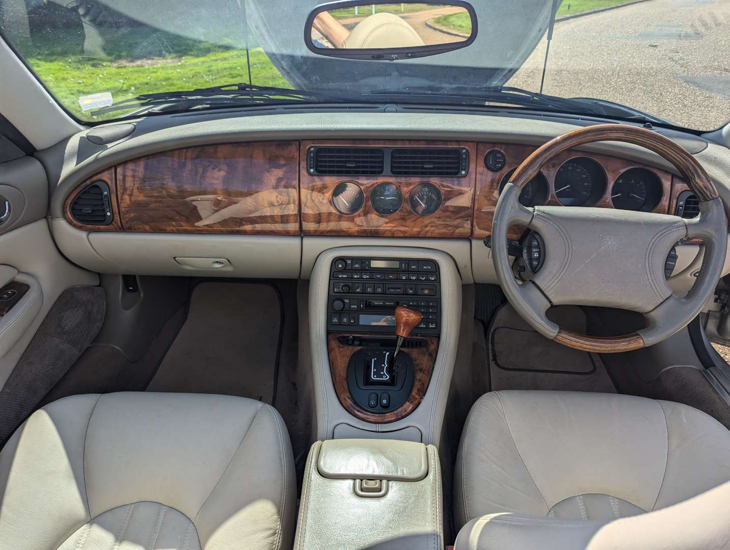 <p>1998 JAGUAR XK8 4.0 CONVERTIBLE AUTO</p>