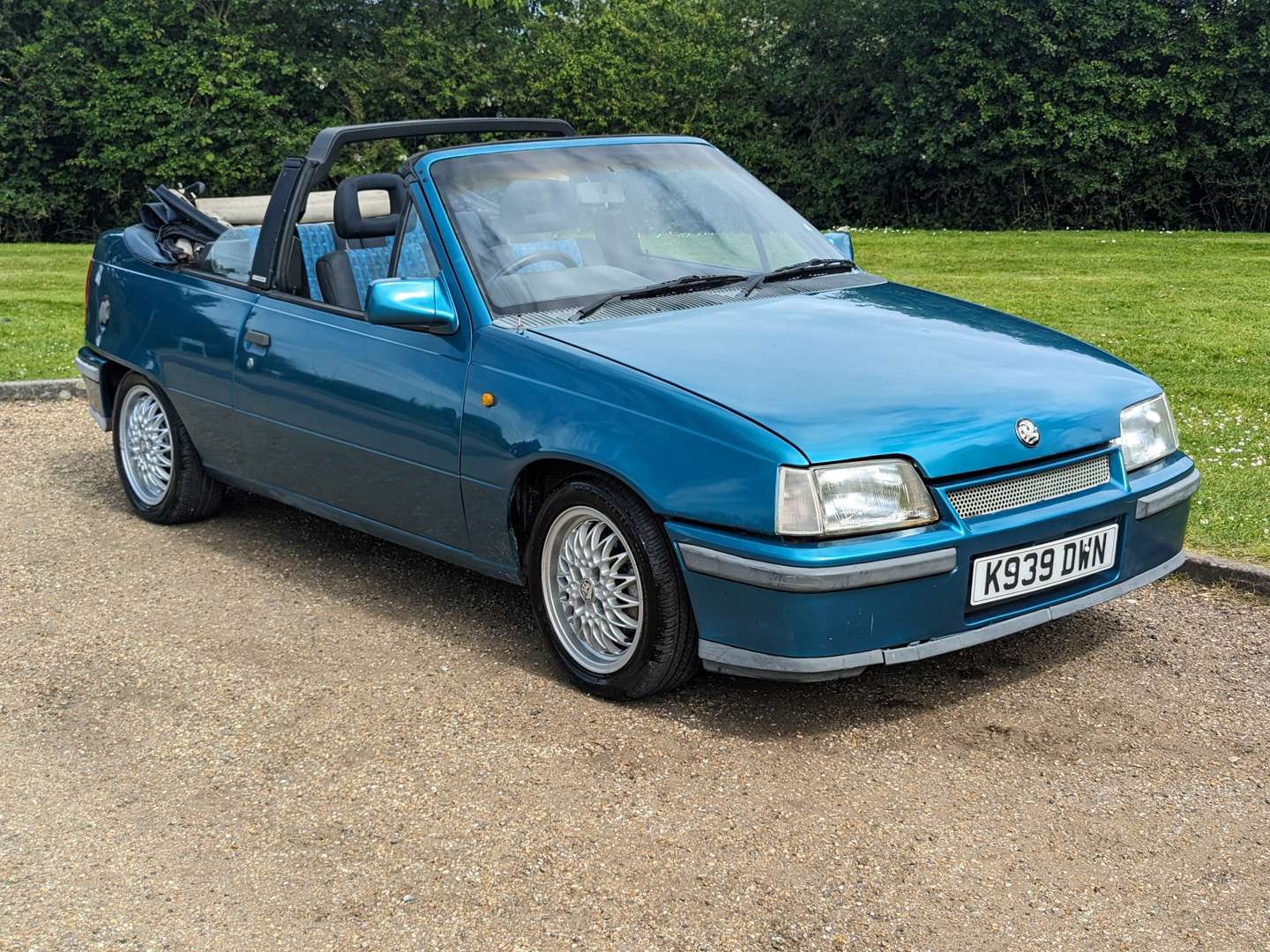 <p>1993 VAUXHALL ASTRA 2.0 EXCLUSIVE CONVERTIBLE&nbsp;</p>