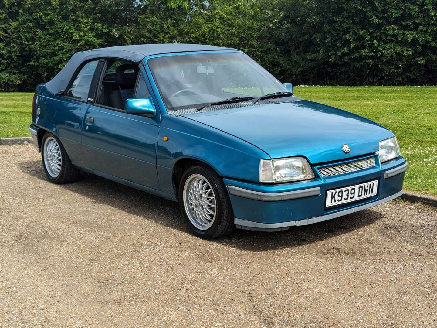 <p>1993 VAUXHALL ASTRA 2.0 EXCLUSIVE CONVERTIBLE&nbsp;</p>