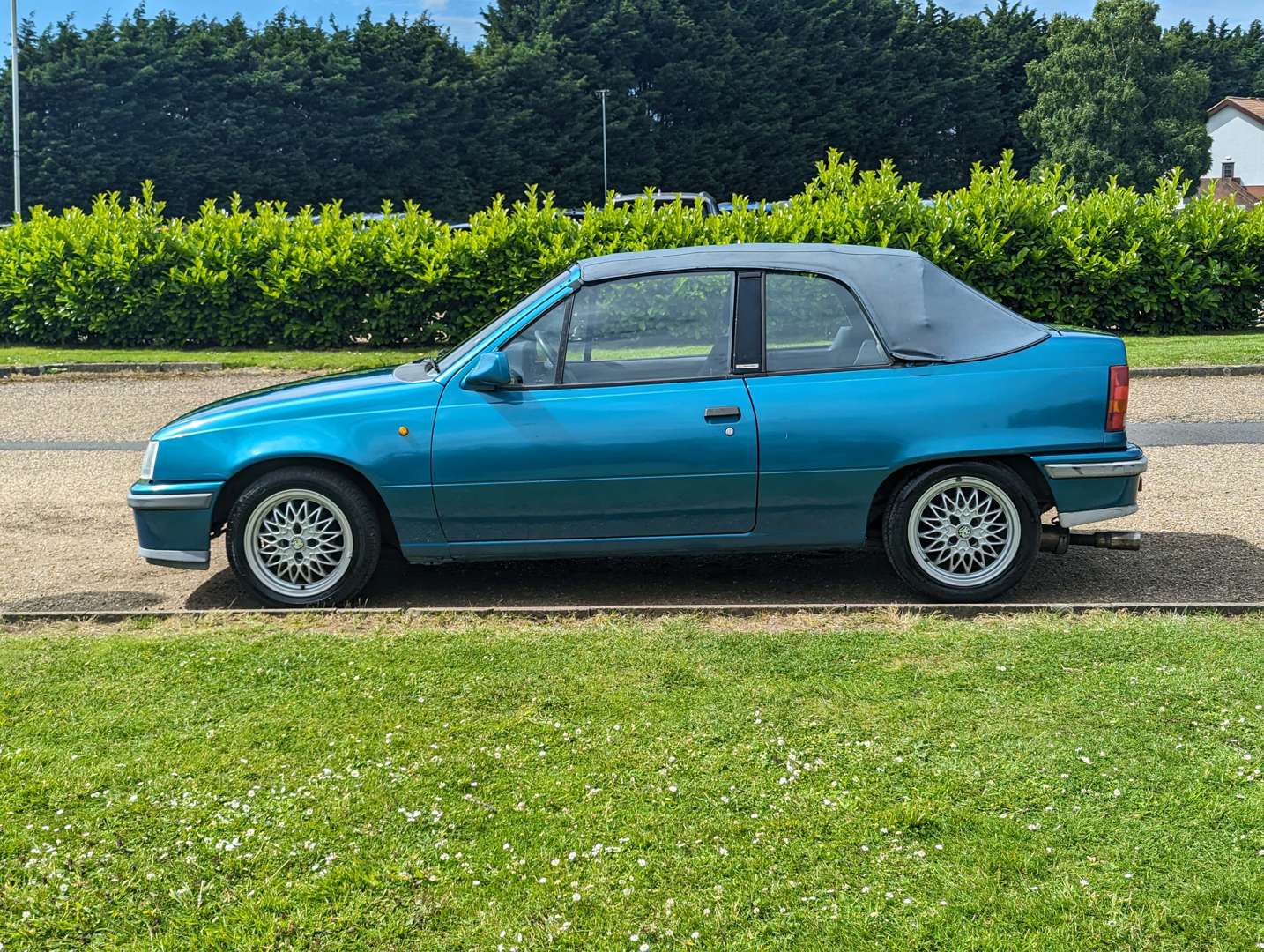 <p>1993 VAUXHALL ASTRA 2.0 EXCLUSIVE CONVERTIBLE&nbsp;</p>