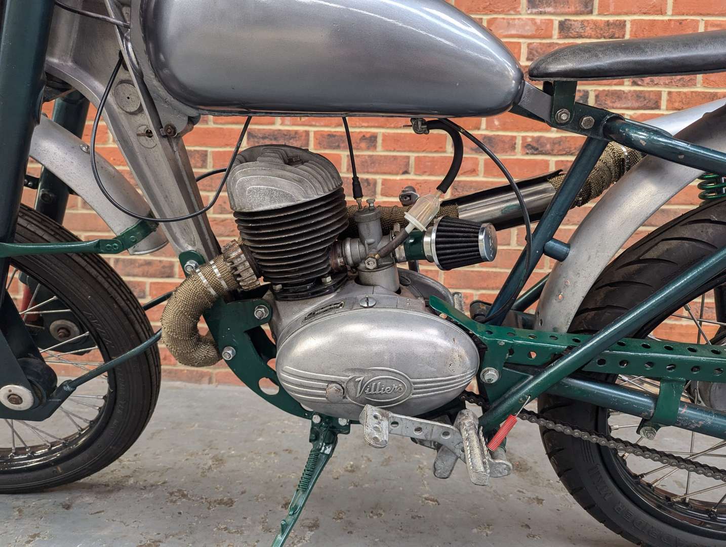 <p>1960 GREEVES 25 DB 200CC</p>