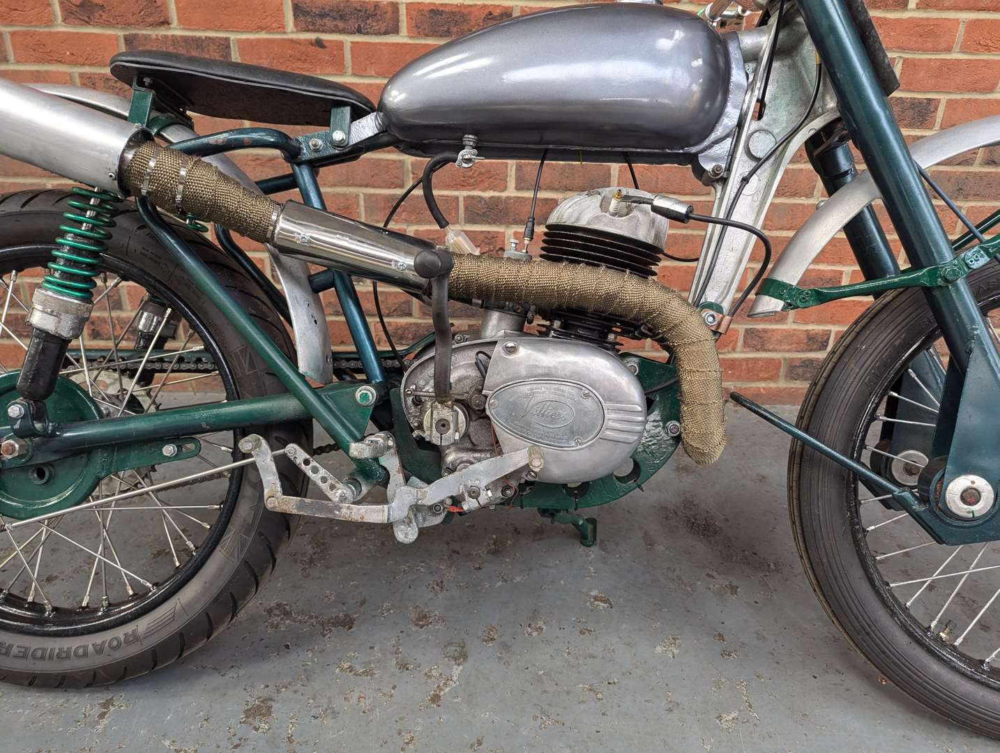 <p>1960 GREEVES 25 DB 200CC</p>