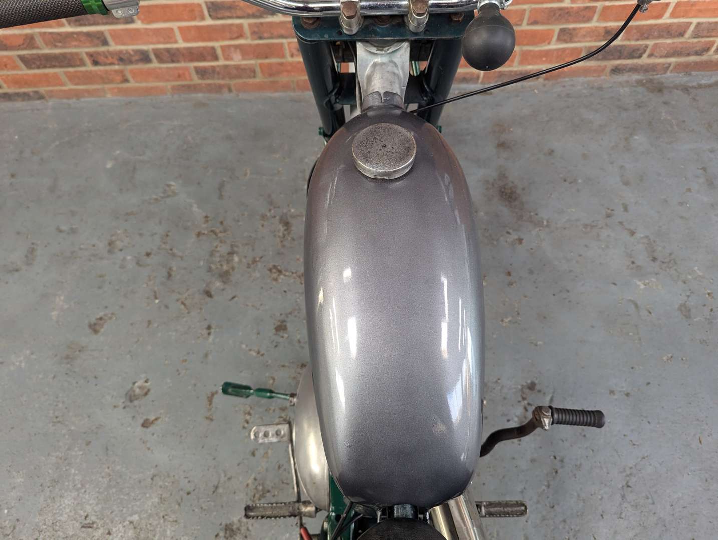 <p>1960 GREEVES 25 DB 200CC</p>