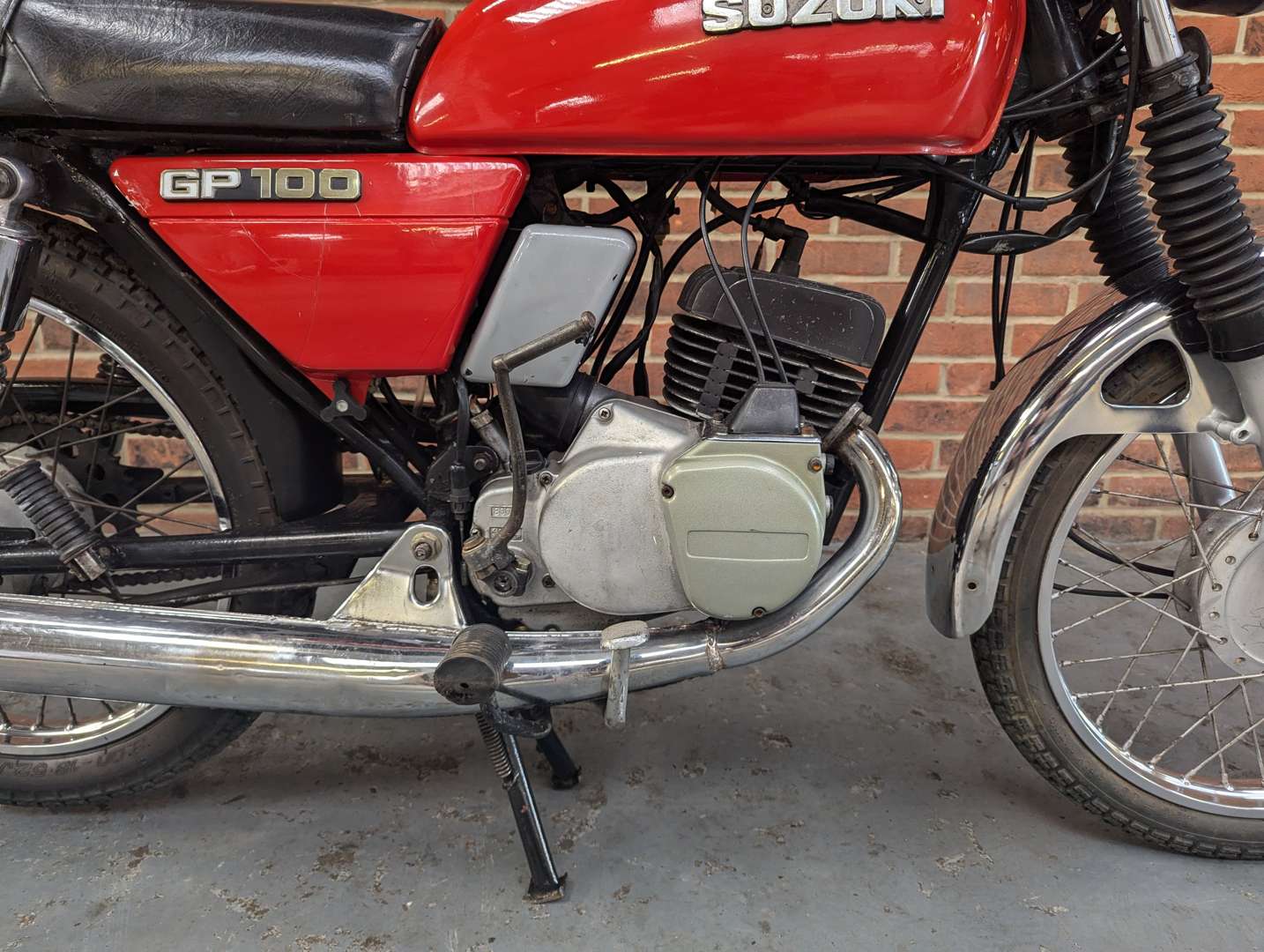 <p>1982 SUZUKI GP100</p>