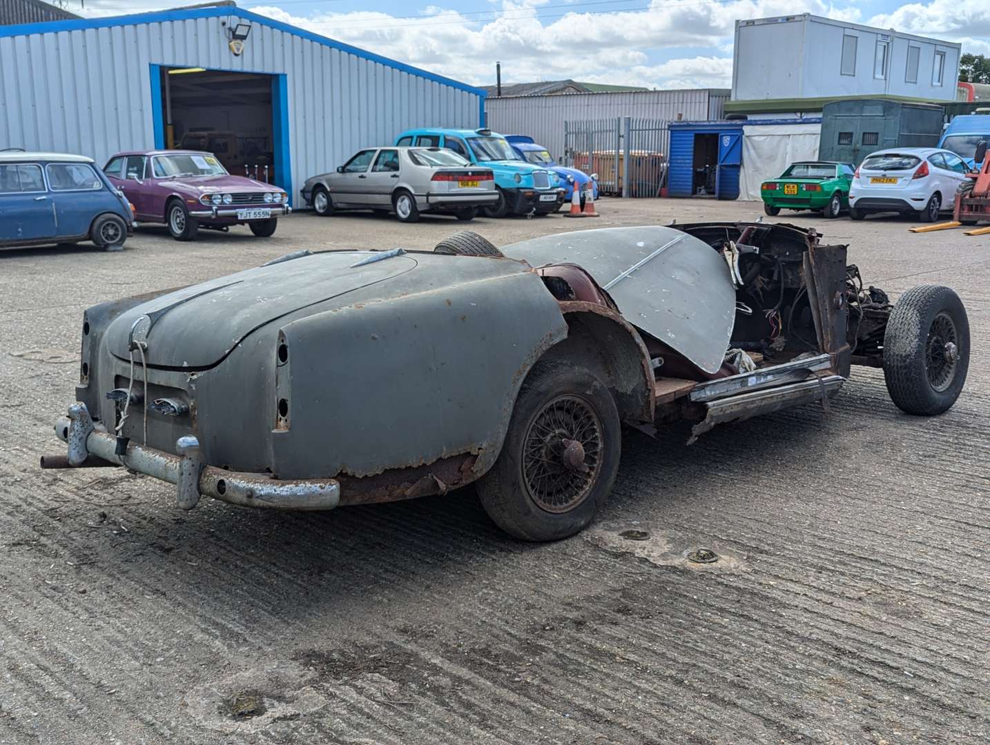 <p>1960 ALVIS TD21 ROLLING CHASSIS&nbsp;</p>