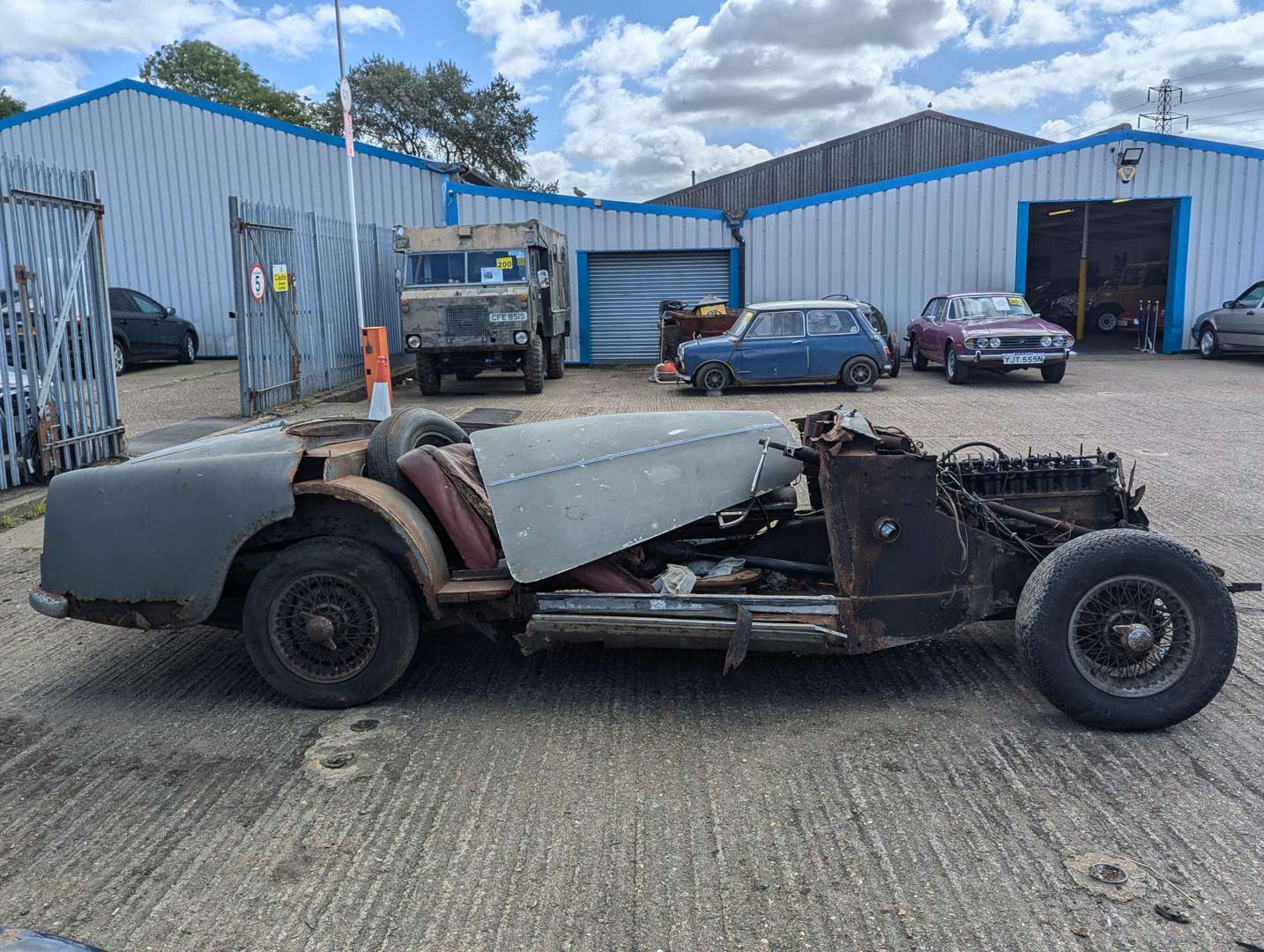 <p>1960 ALVIS TD21 ROLLING CHASSIS&nbsp;</p>