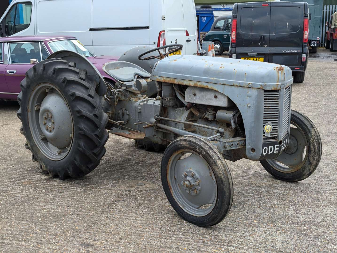 <p>FERGUSON TRACTOR&nbsp;</p>