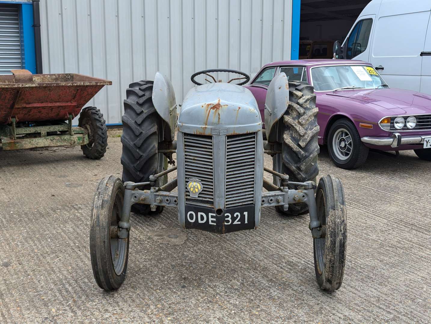 <p>FERGUSON TRACTOR&nbsp;</p>