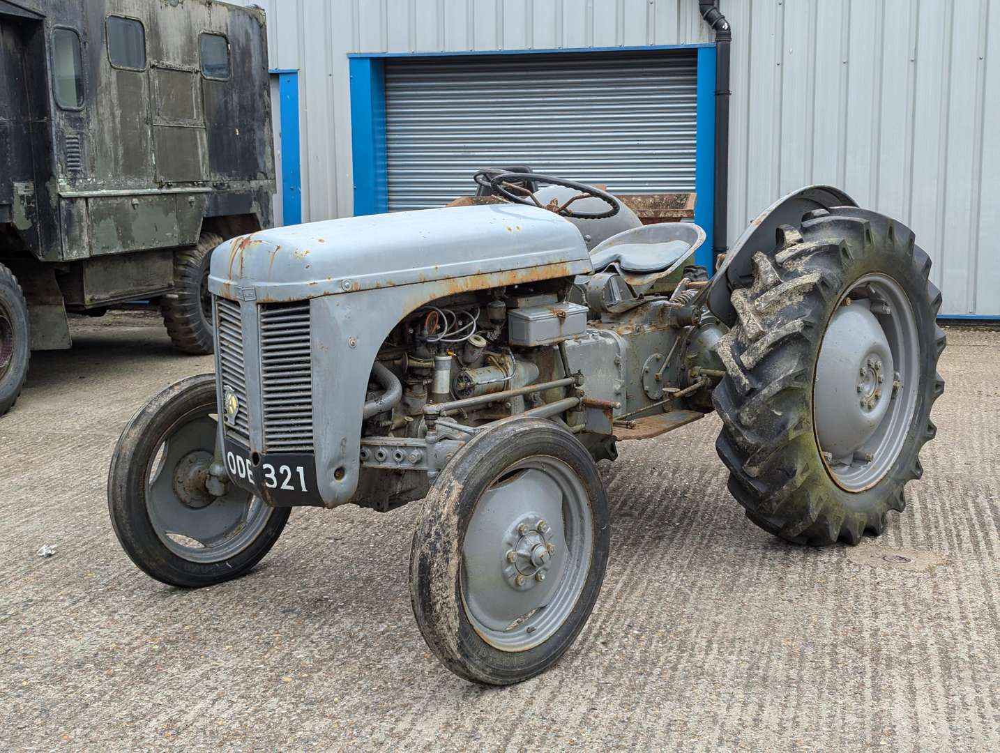 <p>FERGUSON TRACTOR&nbsp;</p>