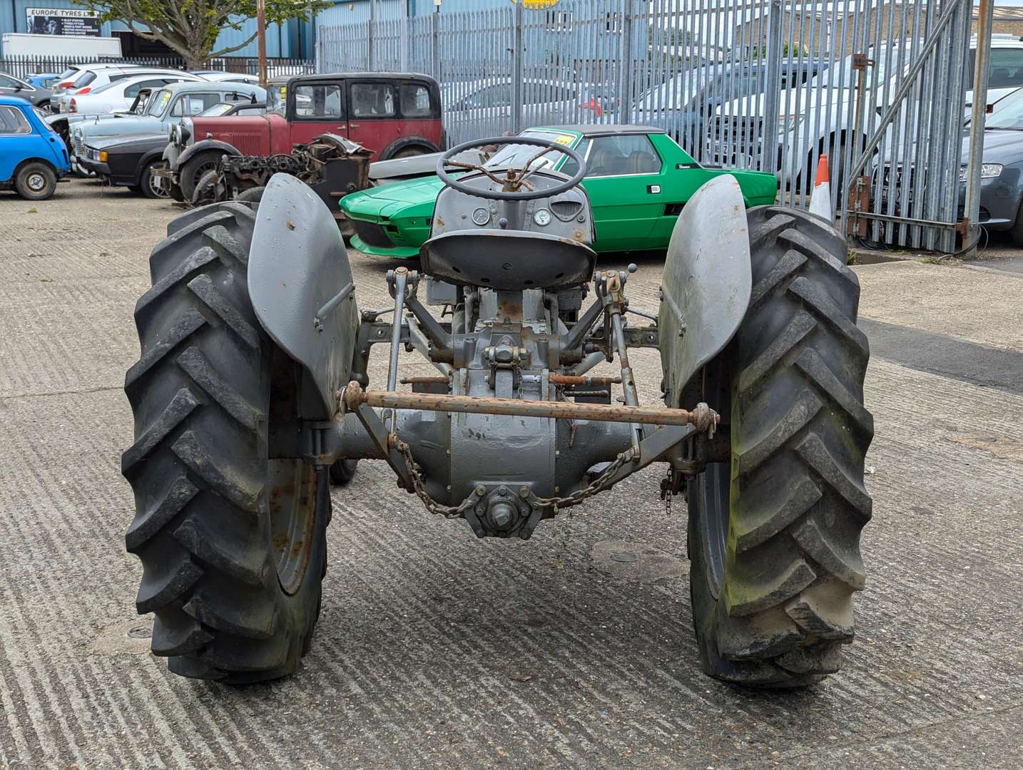 <p>FERGUSON TRACTOR&nbsp;</p>