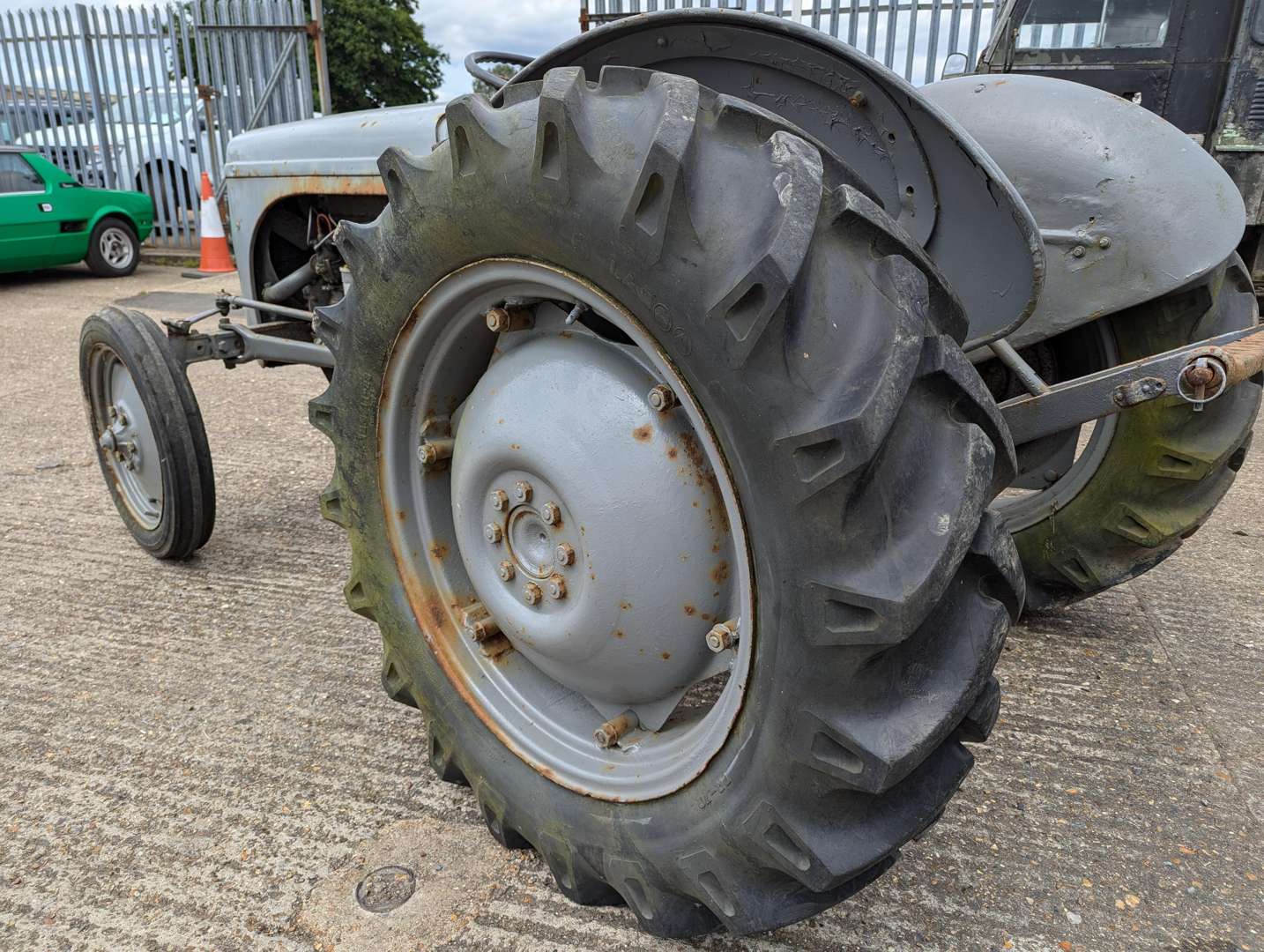 <p>FERGUSON TRACTOR&nbsp;</p>