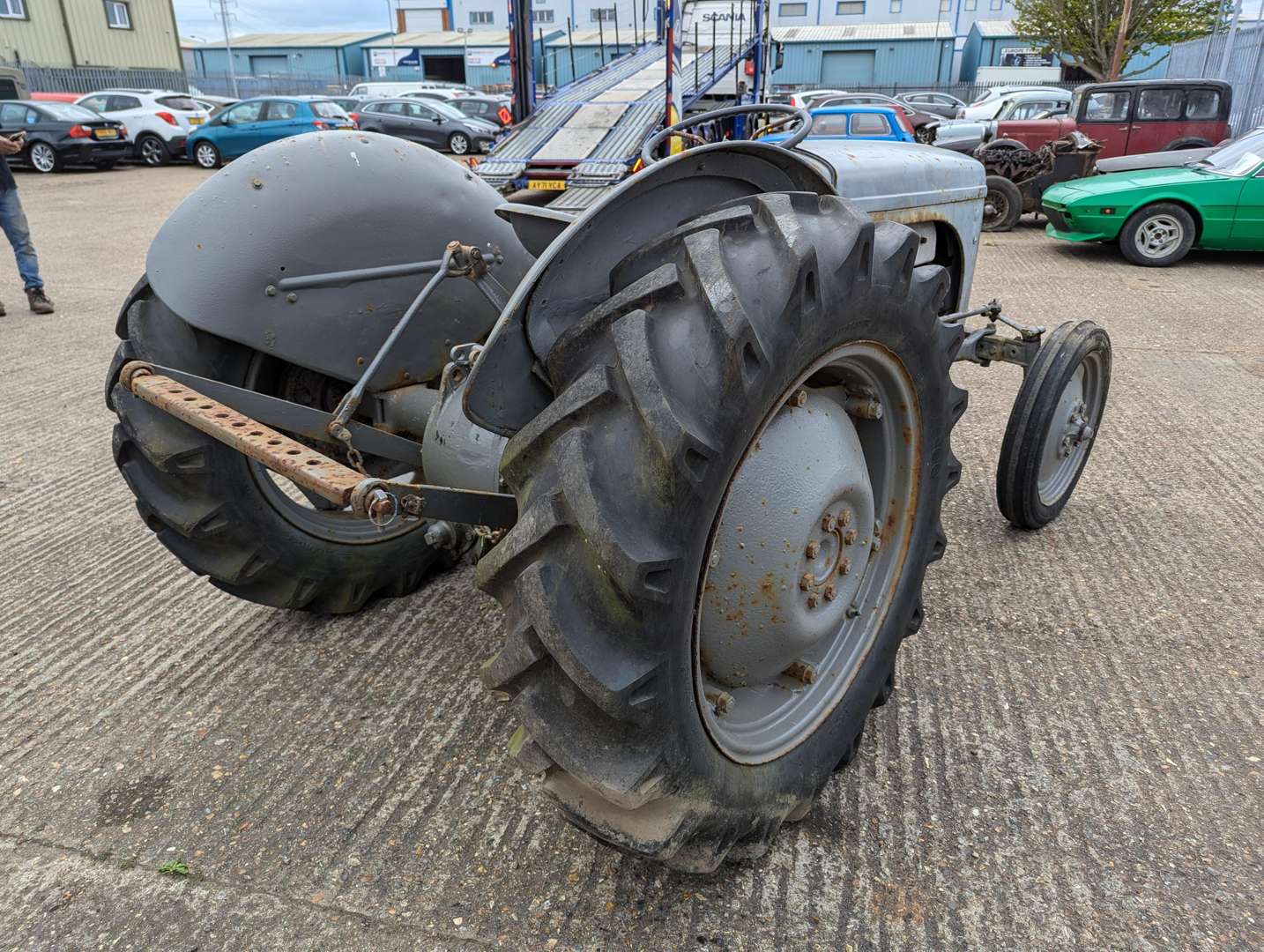 <p>FERGUSON TRACTOR&nbsp;</p>