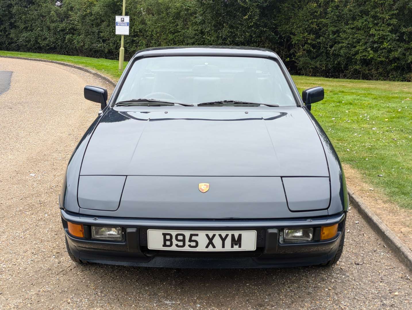 <p>1985 PORSCHE 924 COUPE&nbsp;</p>