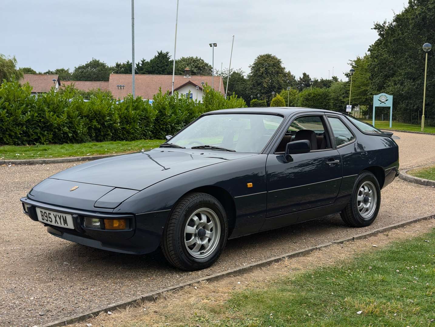 <p>1985 PORSCHE 924 COUPE&nbsp;</p>