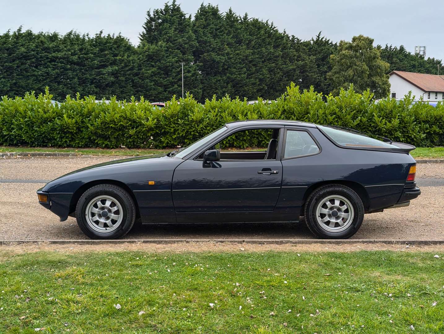 <p>1985 PORSCHE 924 COUPE&nbsp;</p>