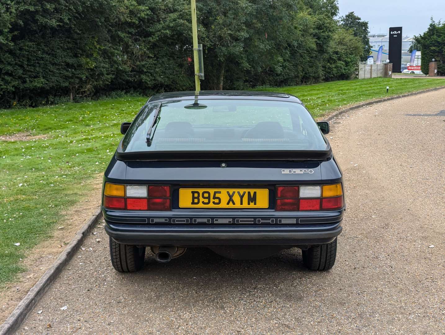 <p>1985 PORSCHE 924 COUPE&nbsp;</p>