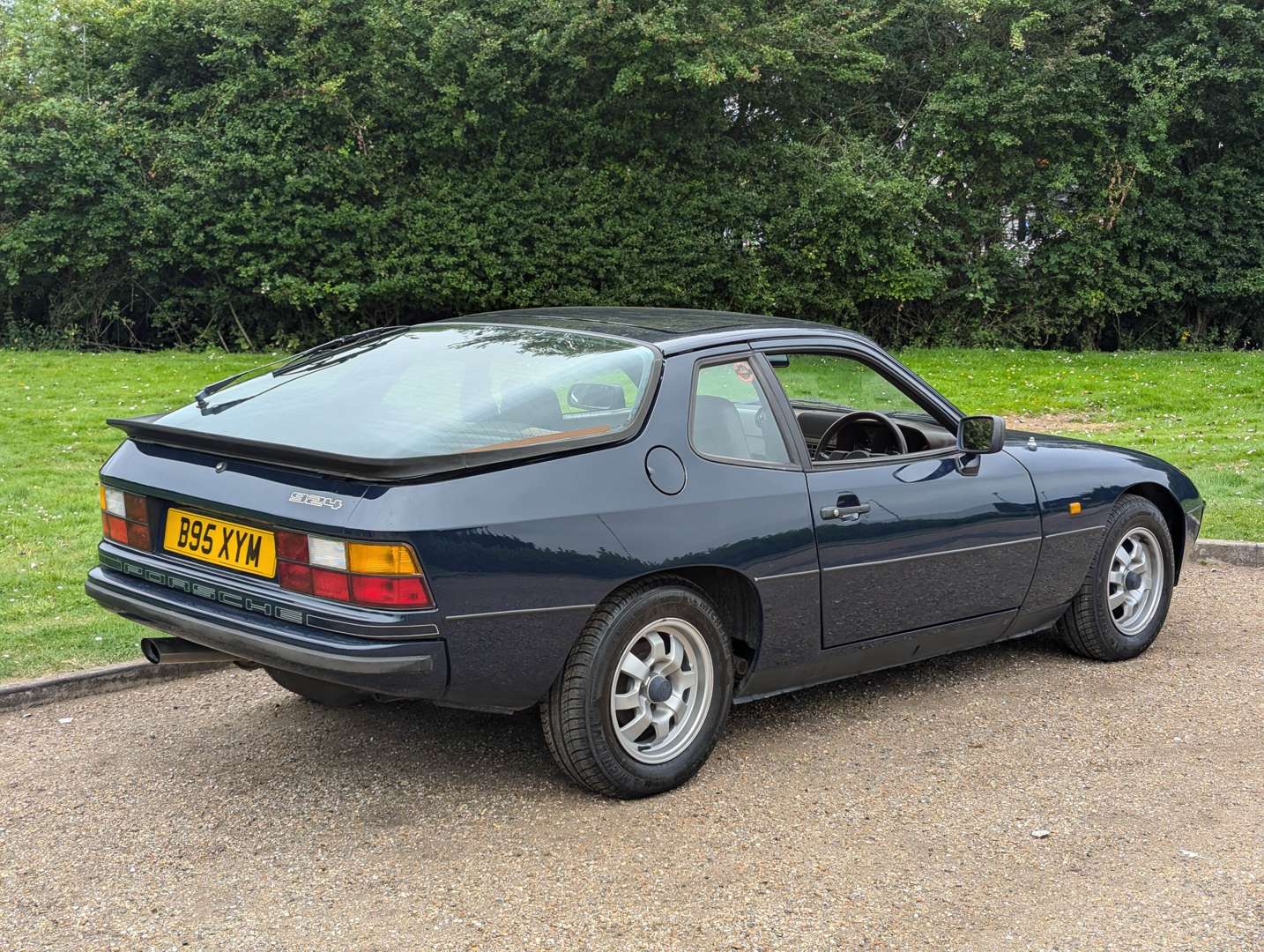 <p>1985 PORSCHE 924 COUPE&nbsp;</p>