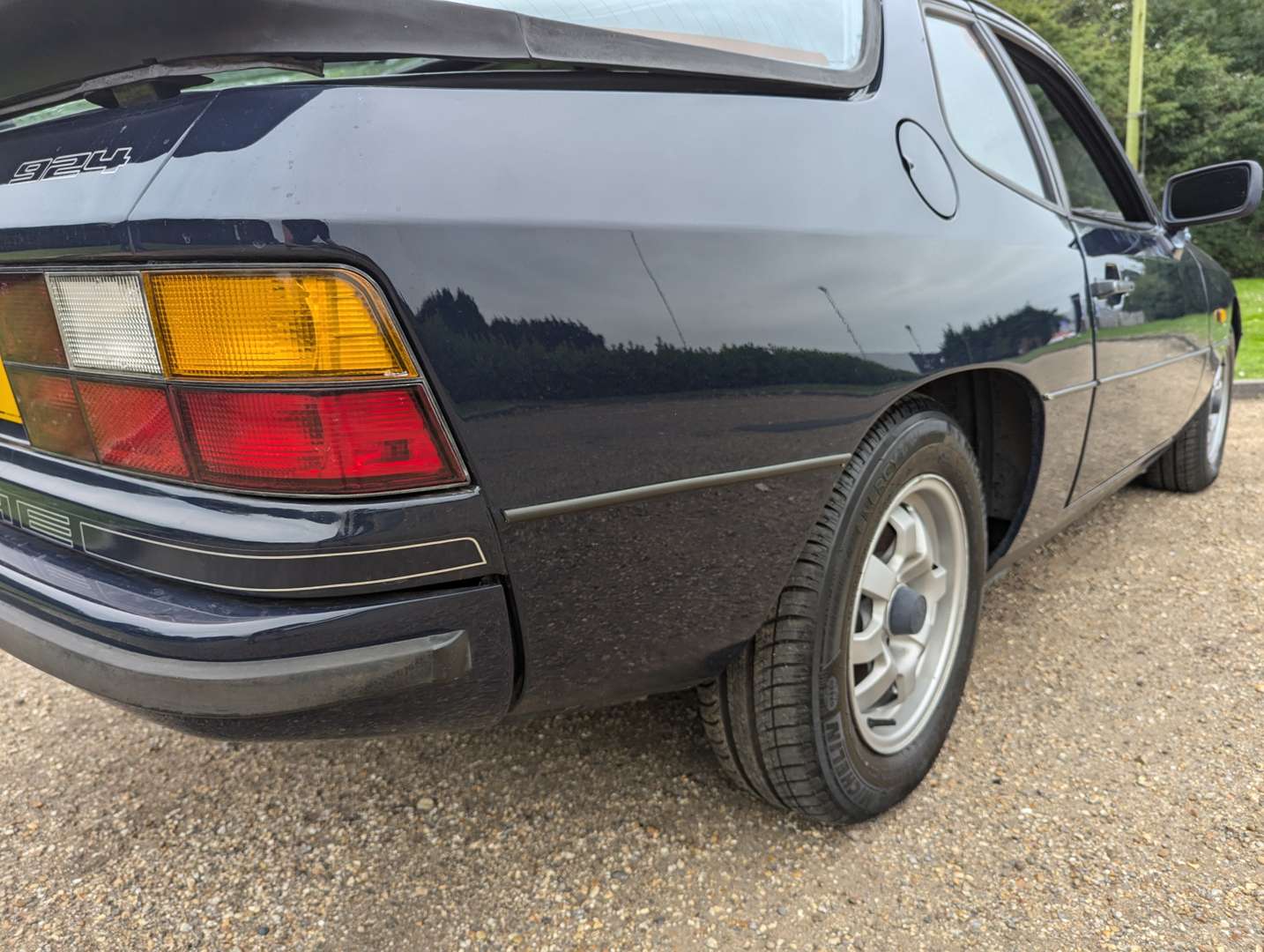 <p>1985 PORSCHE 924 COUPE&nbsp;</p>