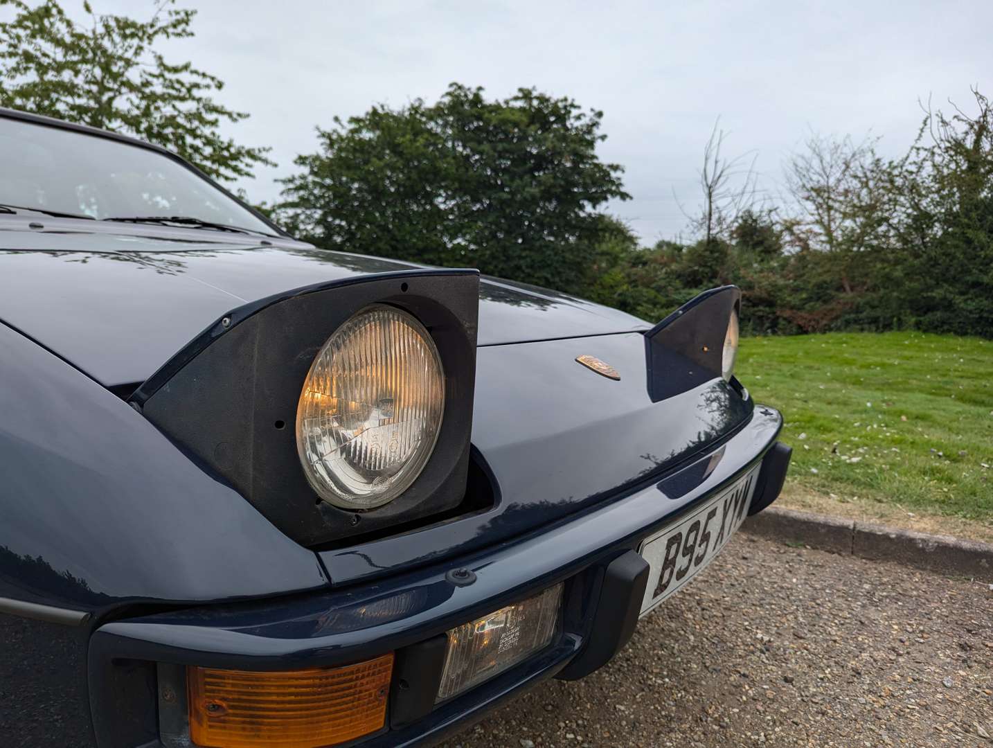 <p>1985 PORSCHE 924 COUPE&nbsp;</p>